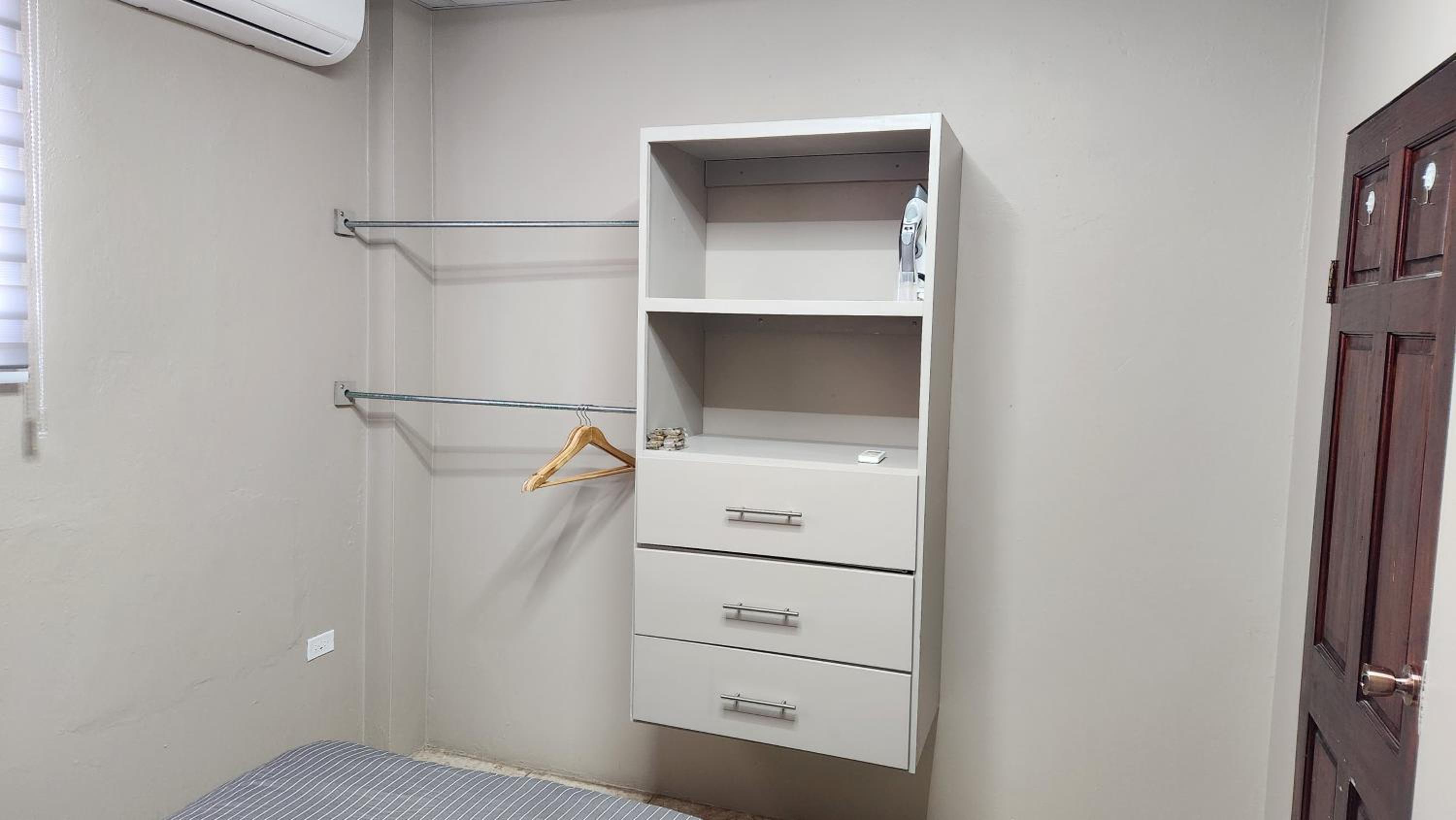 The Layover - Modern 2BR 6 mins from the Airport Ideal for Short and Extended Stays view 4