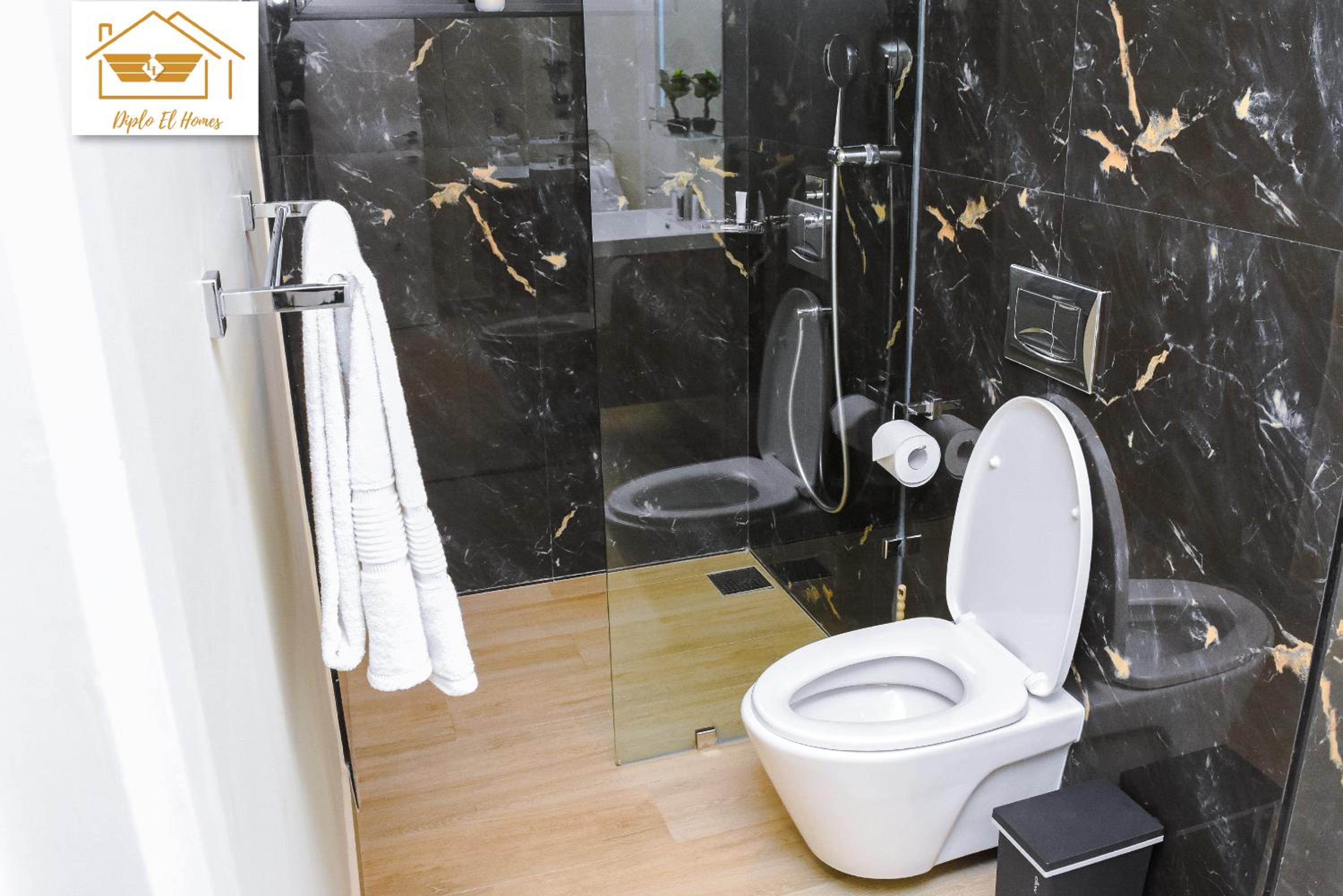 Elegant 2 bedroom in Riverside Square view 2