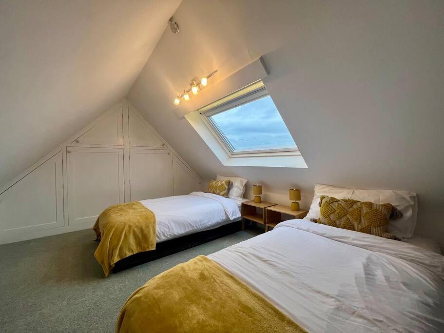 BS - Luxury top floor 4 bed apartment with garage in town centre - NO LIFT view 5
