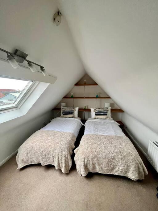 BS - Luxury top floor 4 bed apartment with garage in town centre - NO LIFT view 3