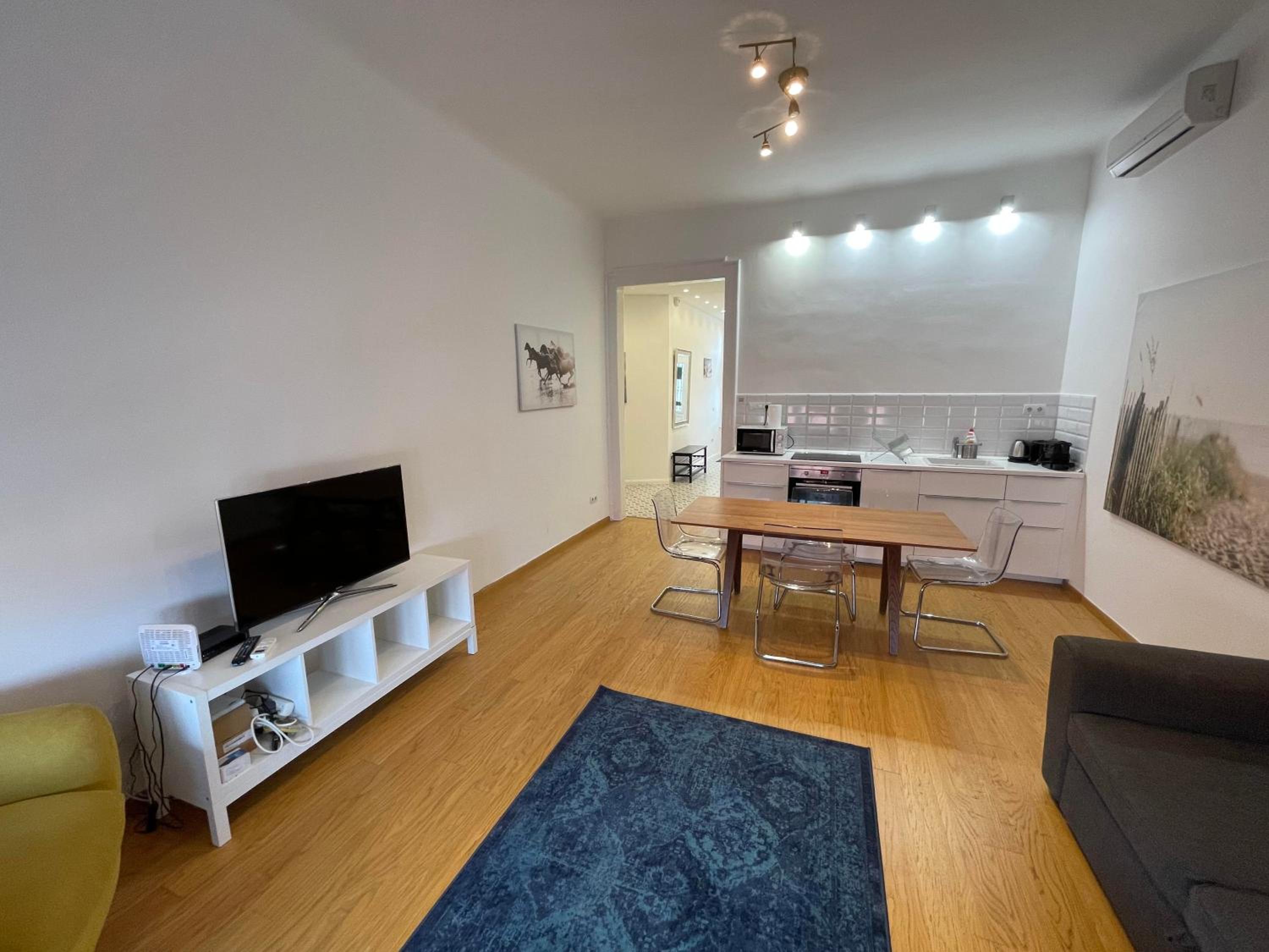 CITY CENTER 1, cozy 2br in the city center! view 4