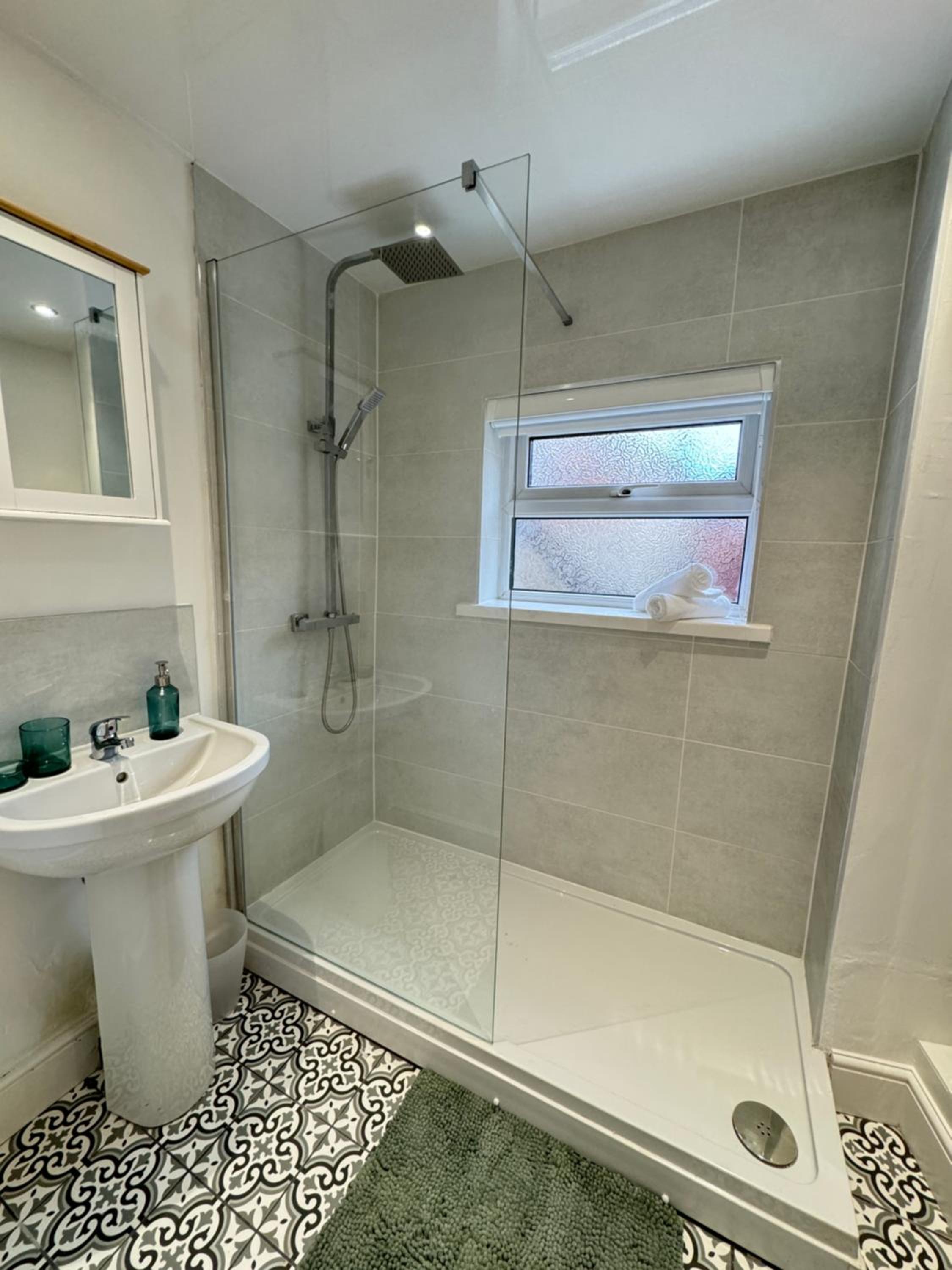 Rockcliffe Retreat, Stylish Coastal Apartment view 2