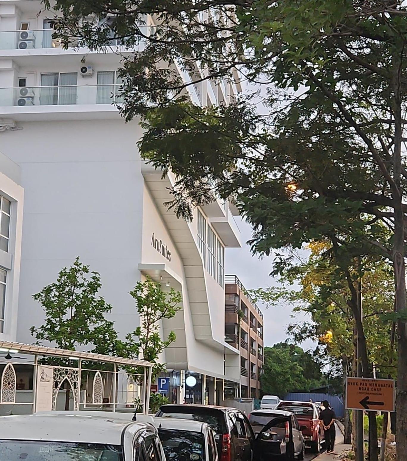 Mt Kinabalu , Sea View & Sunset Living , Aru Suites , Borneo photo 5