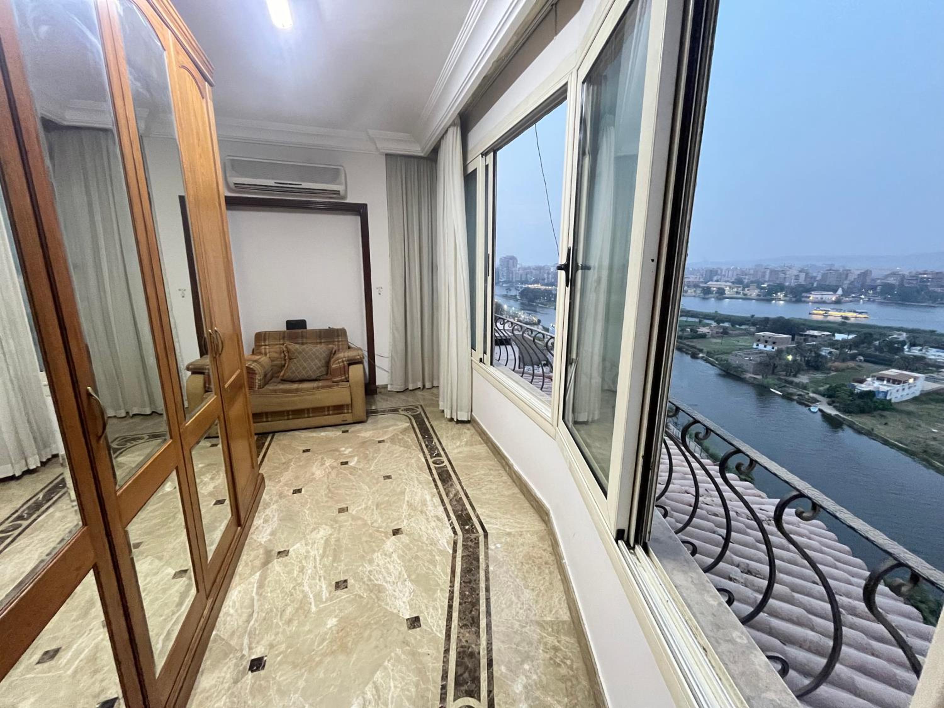 Luxury Villa By The Nile