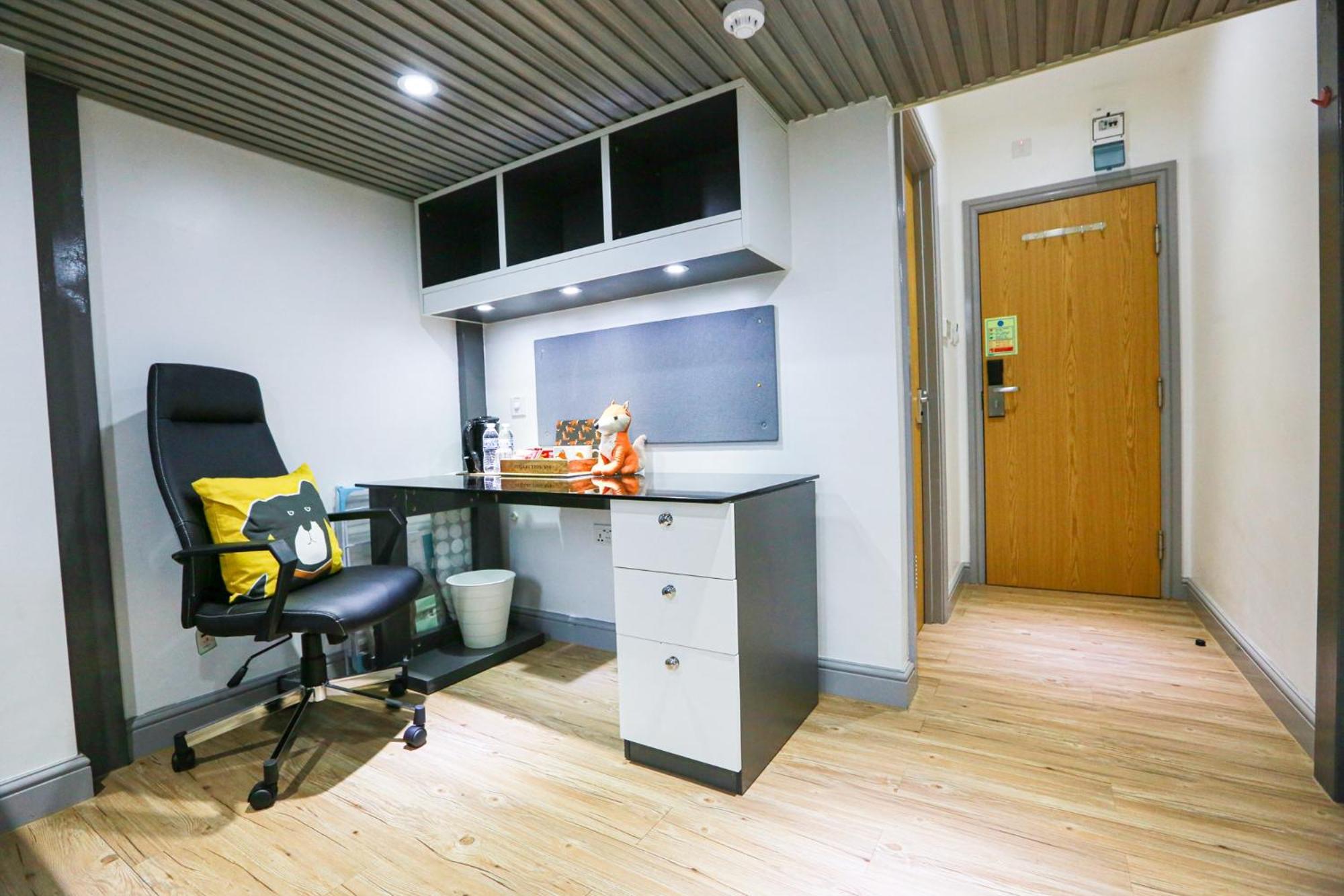 B102 Modern City Loft view 4