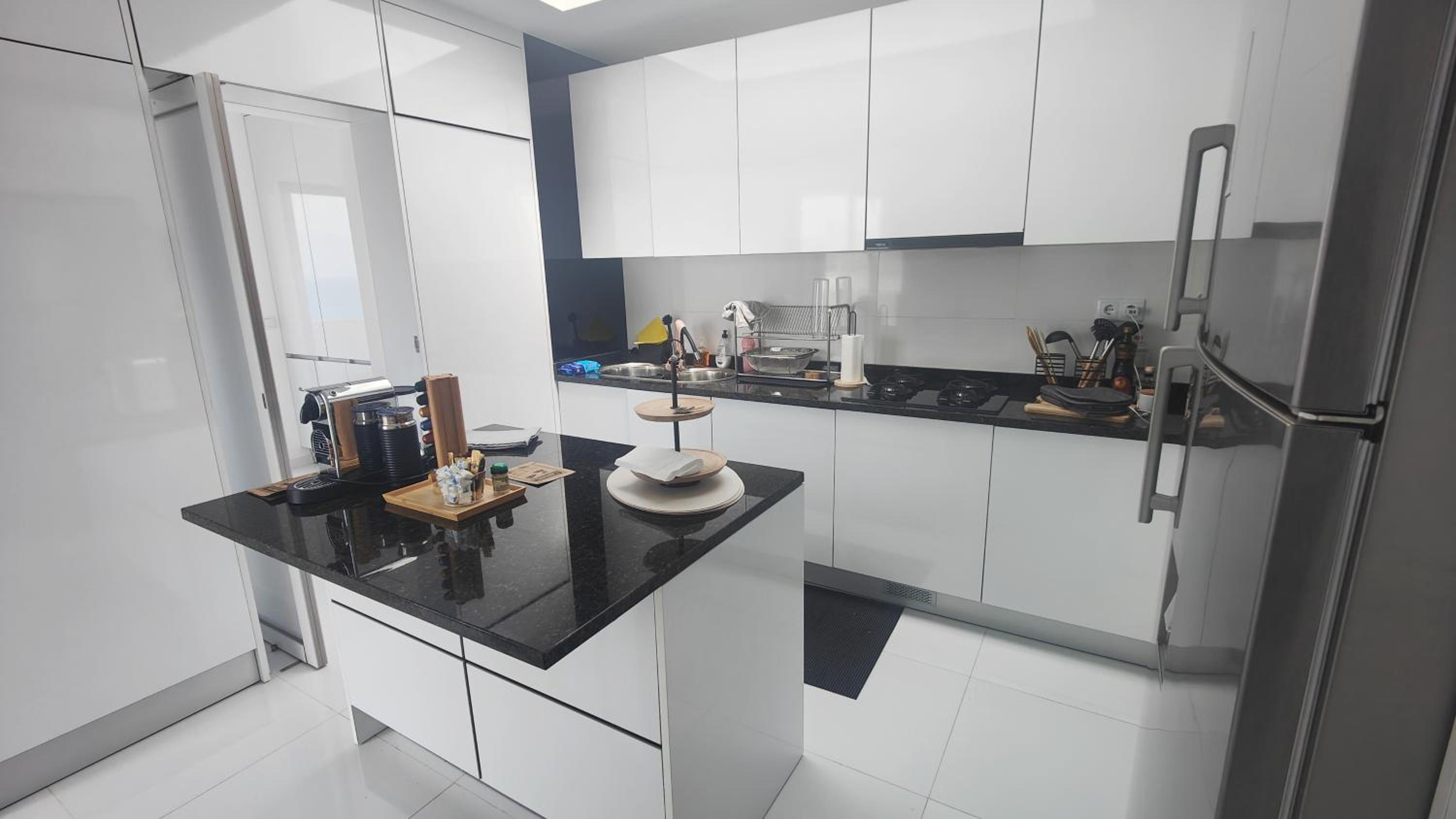 Luxury Penthouse with Private Pool, Ocean, City & Mountain view 6 Pers 2 BR