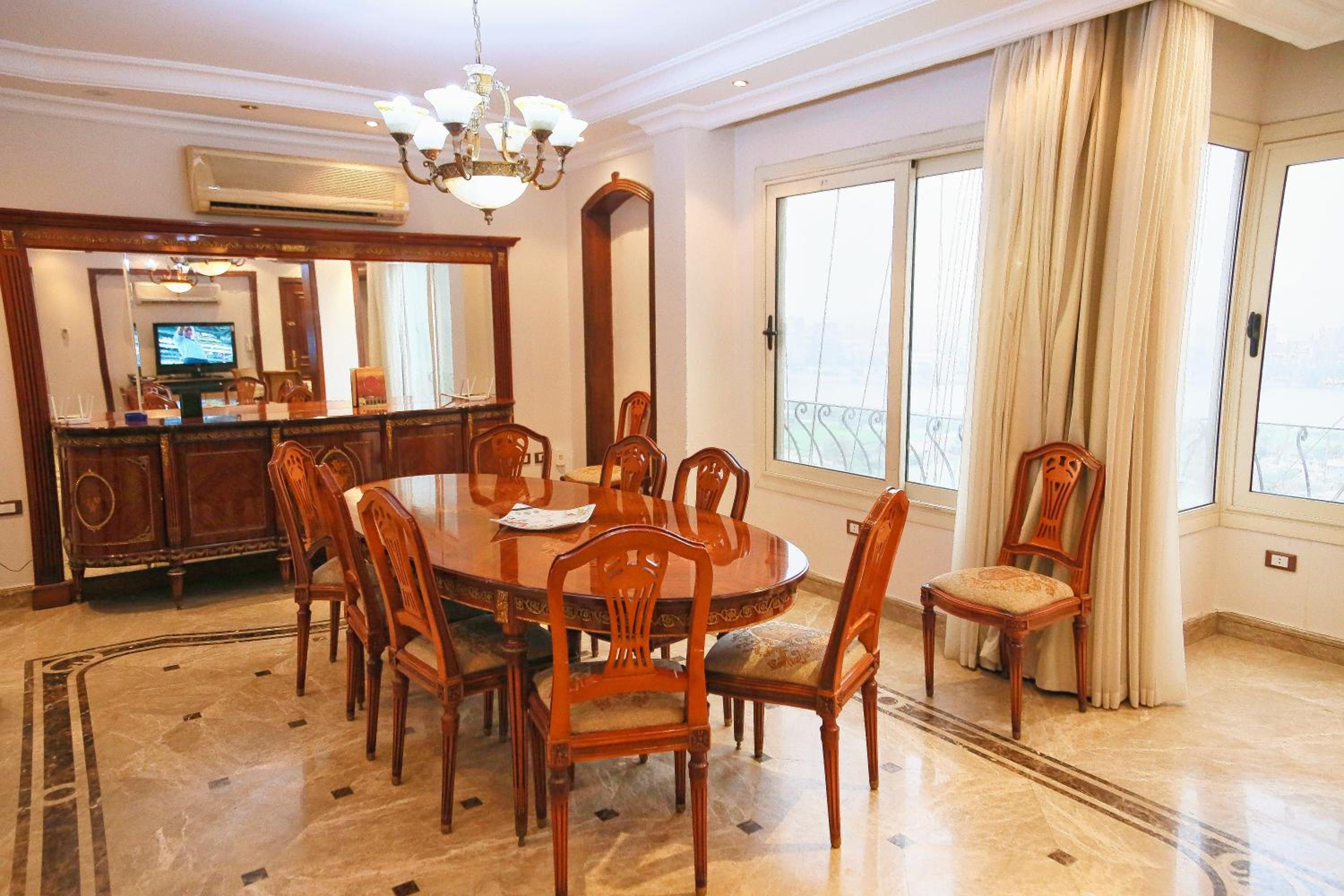Luxury Villa By The Nile