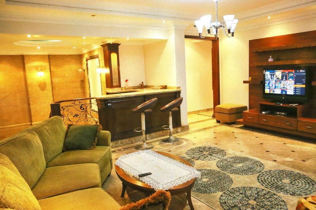 Luxury Villa By The Nile