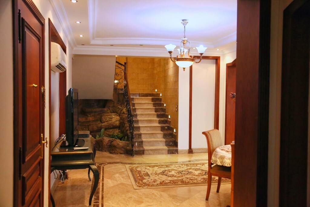 Luxury Villa By The Nile