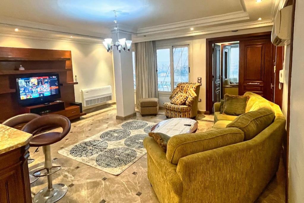 Luxury Villa By The Nile