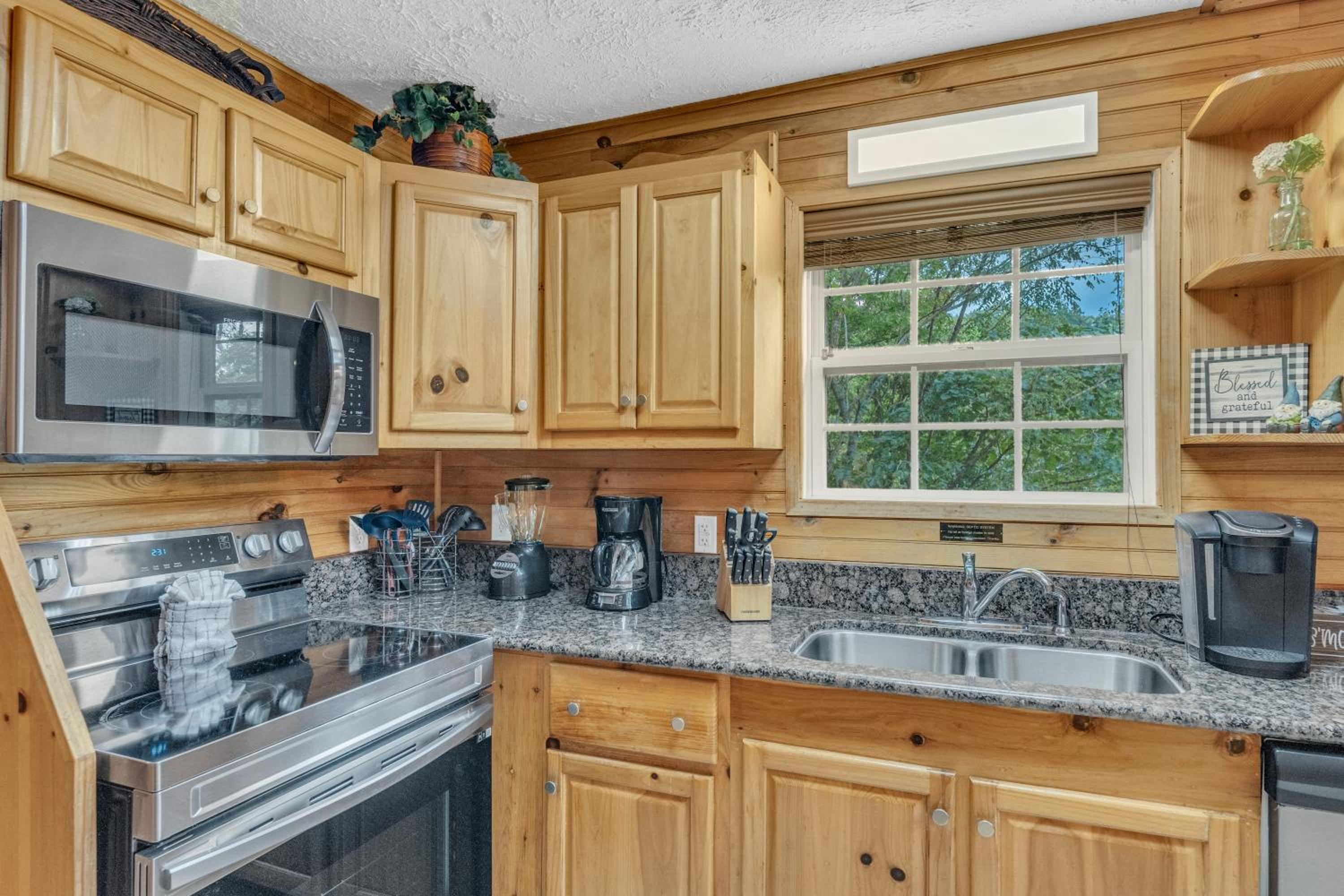 Red Oak Ridge, Hot Tub, Pool Table, WIFI, 560 FREE tickets each paid day!!!