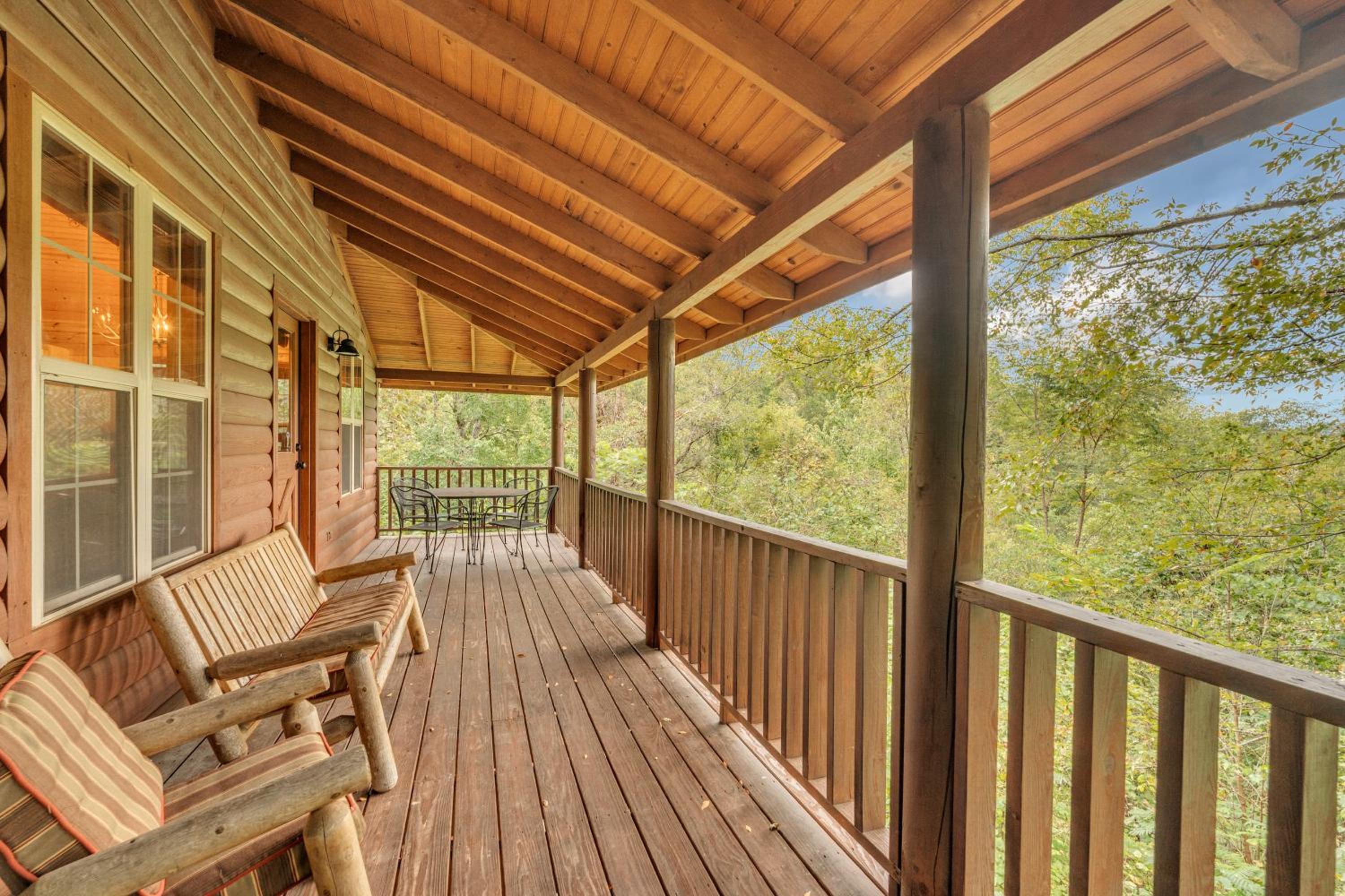 Red Oak Ridge, Hot Tub, Pool Table, WIFI, 560 FREE tickets each paid day!!!