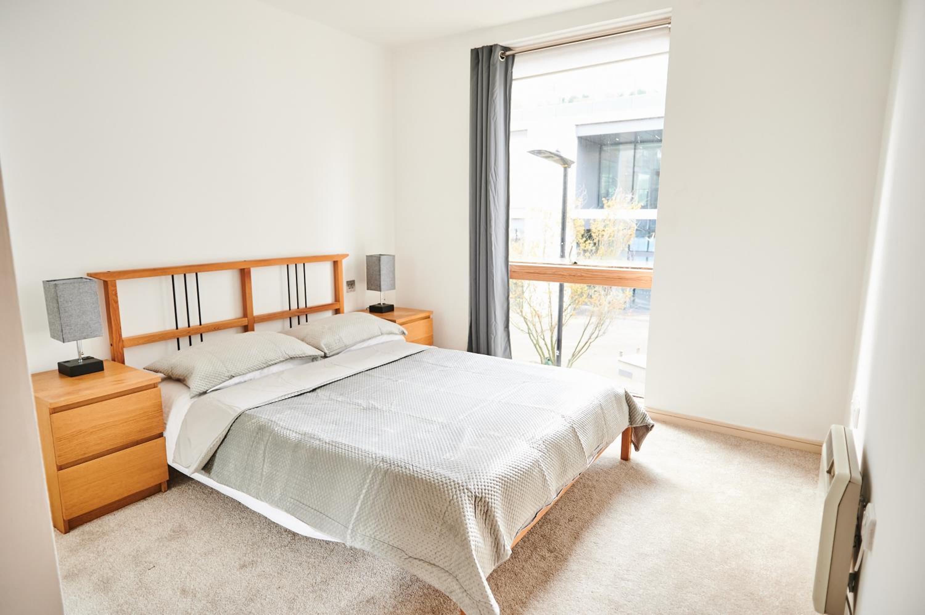 Bright 2 bedroom flat in Old Street with balcony