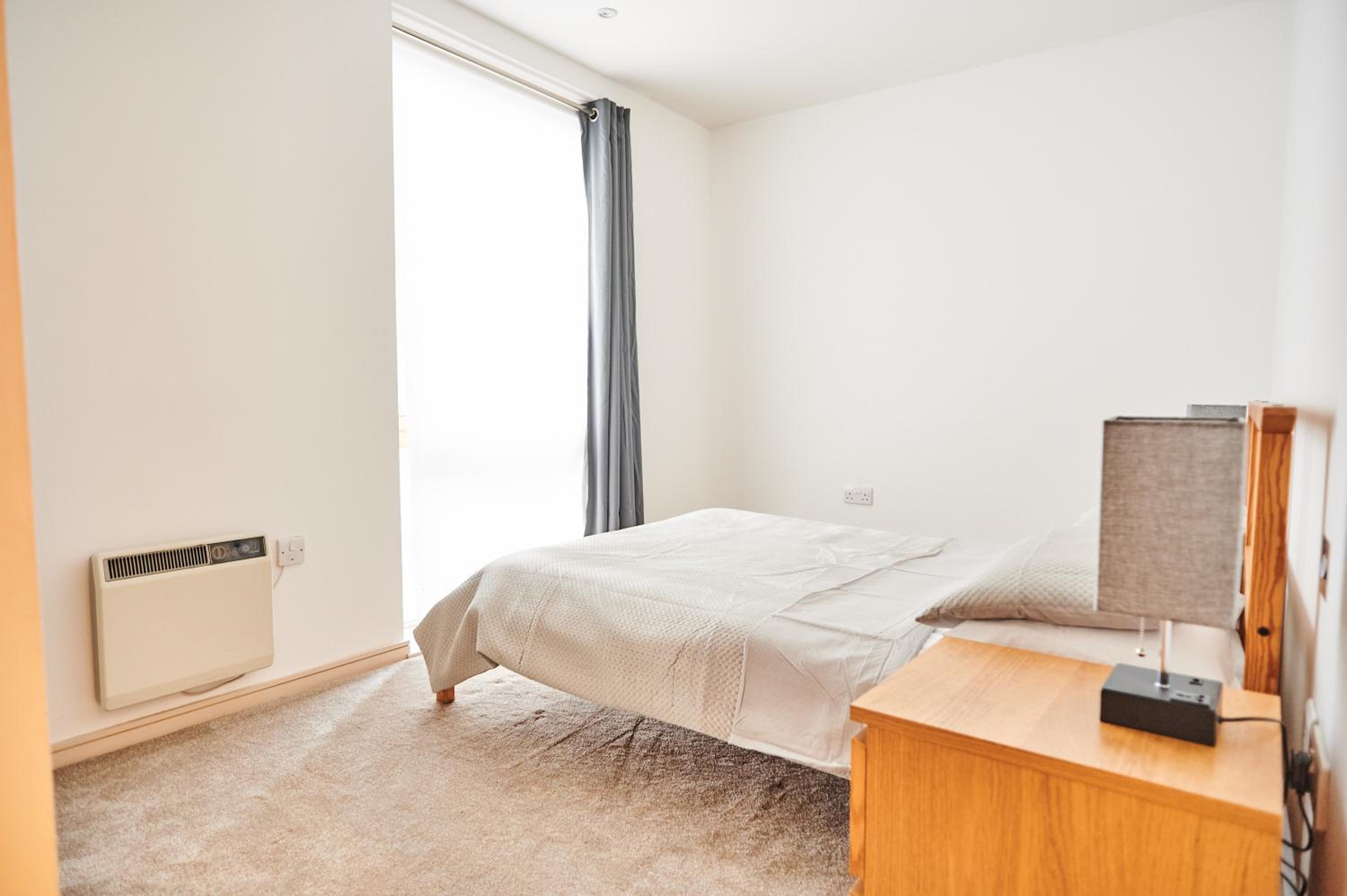 Bright 2 bedroom flat in Old Street with balcony