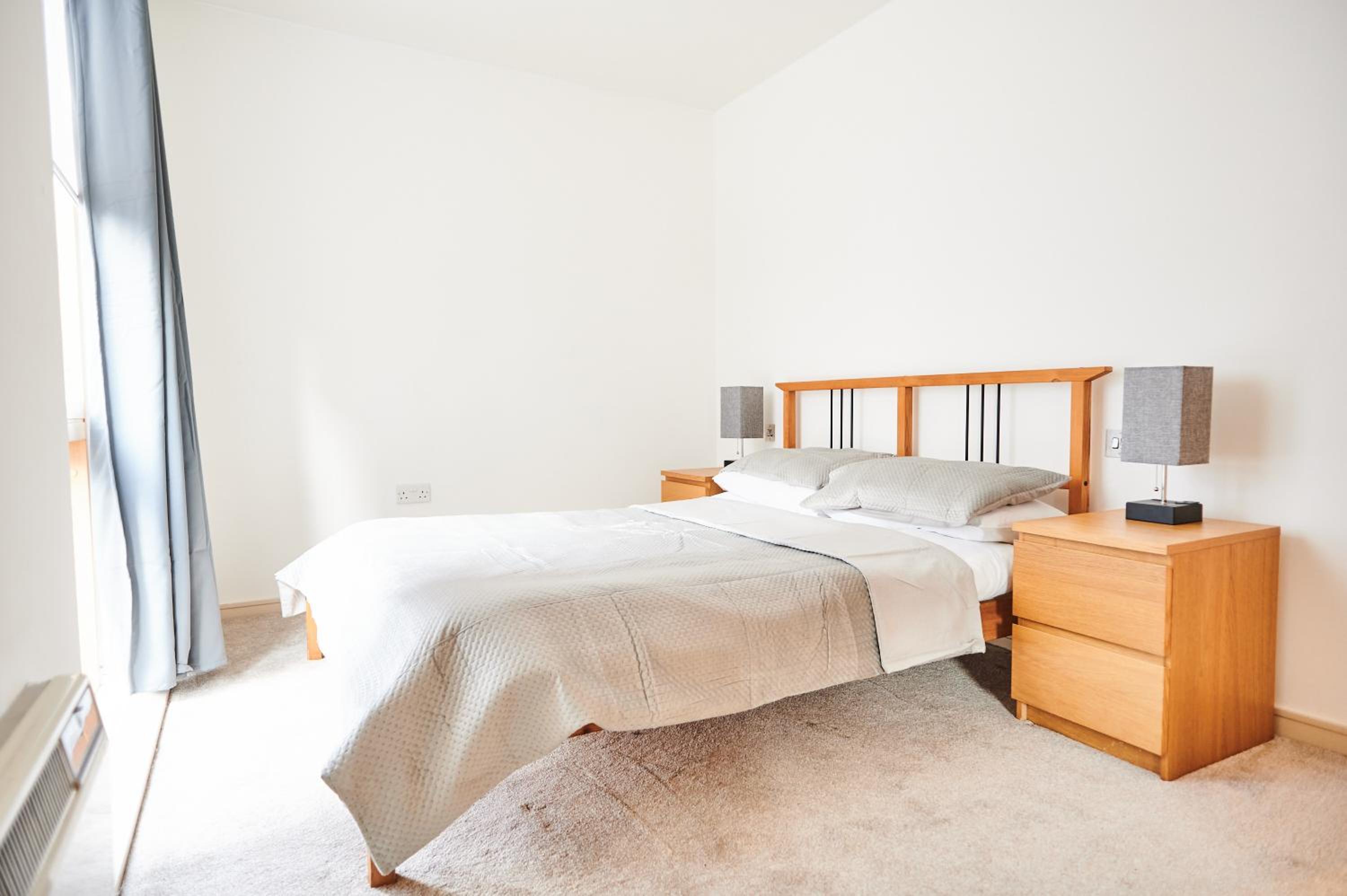 Bright 2 bedroom flat in Old Street with balcony