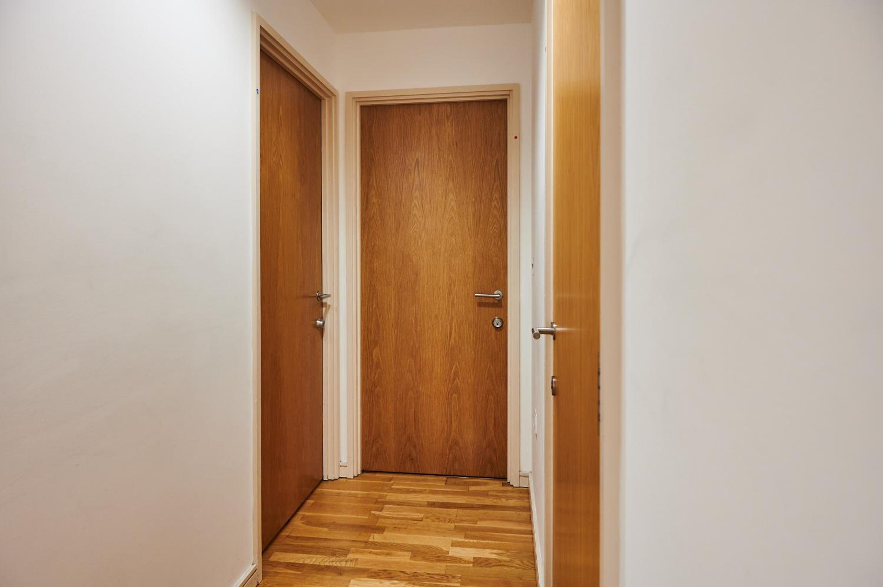 Bright 2 bedroom flat in Old Street with balcony