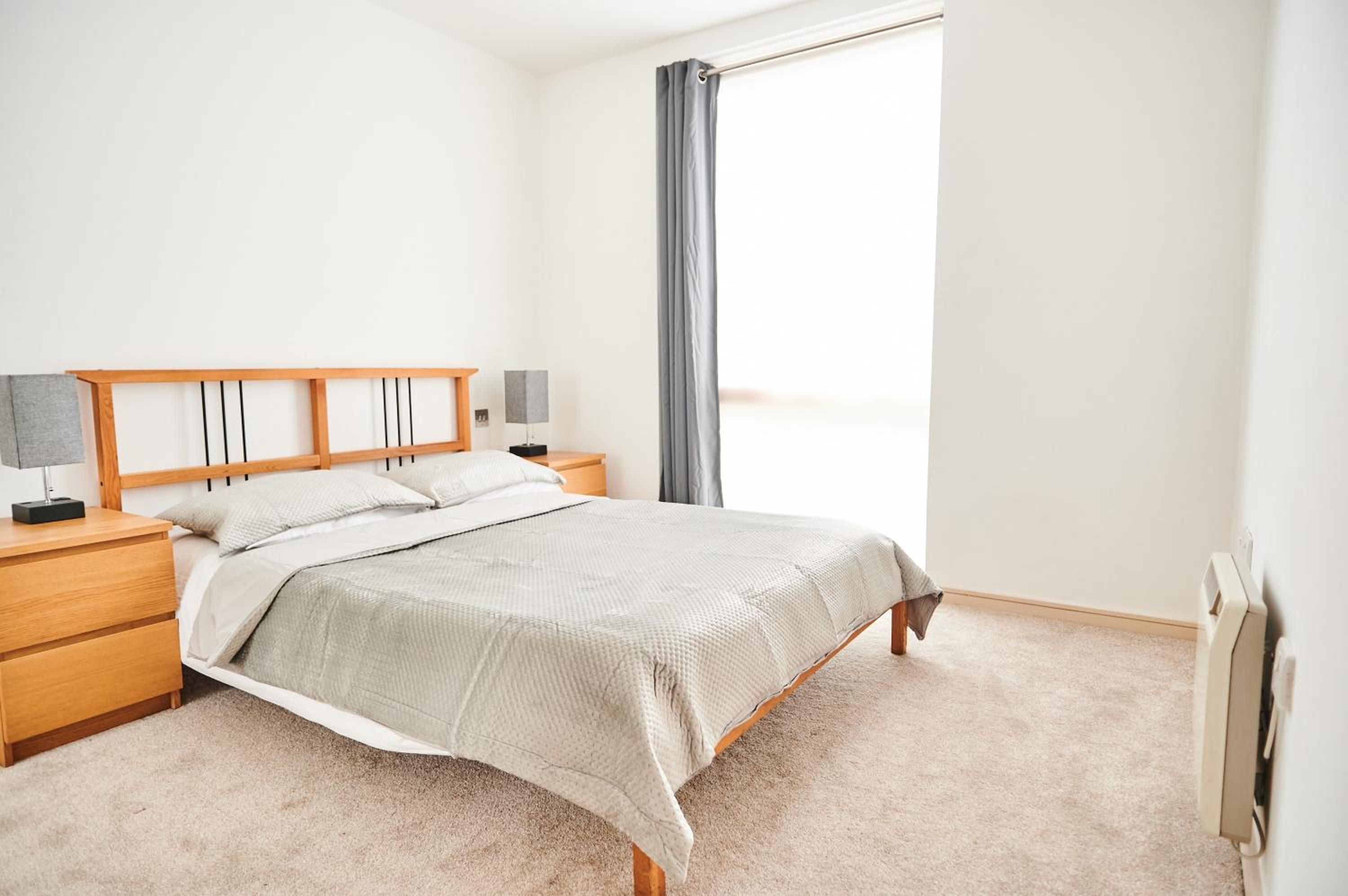 Bright 2 bedroom flat in Old Street with balcony