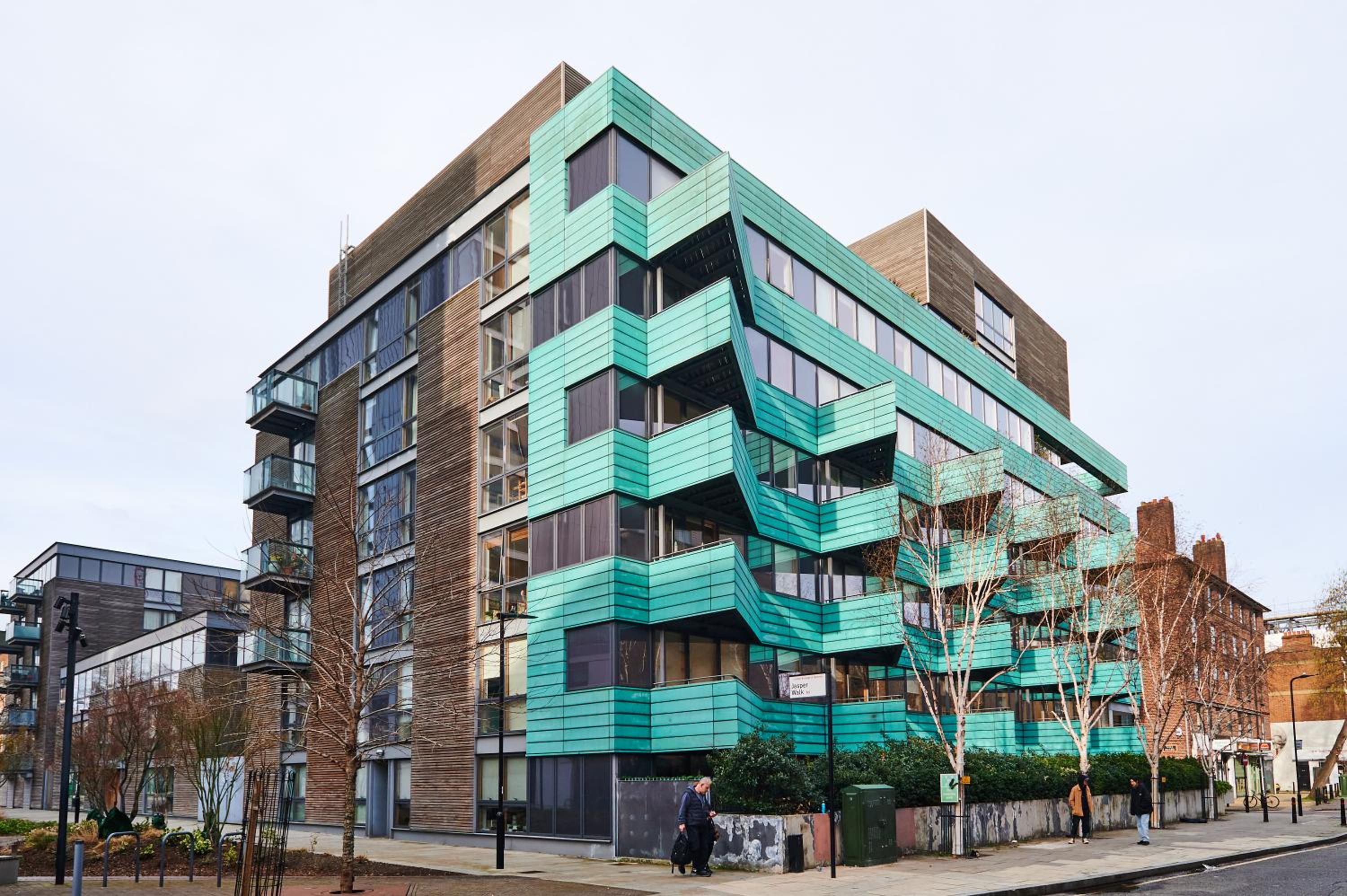 Bright 2 bedroom flat in Old Street with balcony