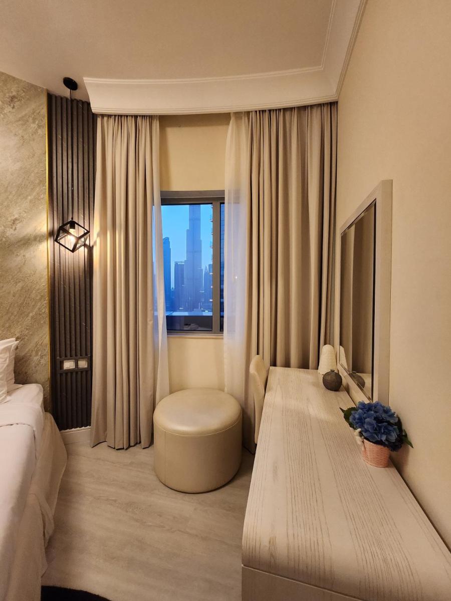 Elegant Apartment with Burj Khalifa View, Downtown