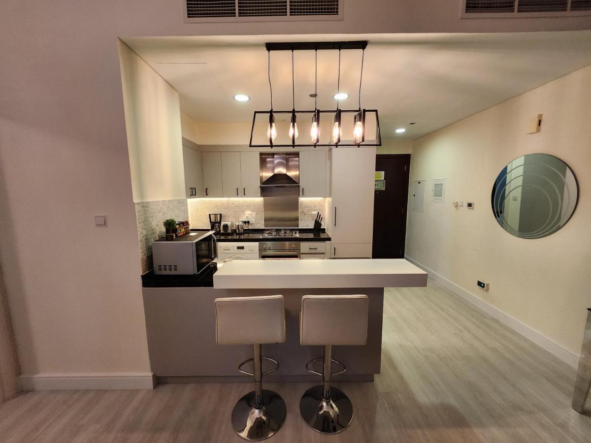 Elegant Apartment with Burj Khalifa View, Downtown