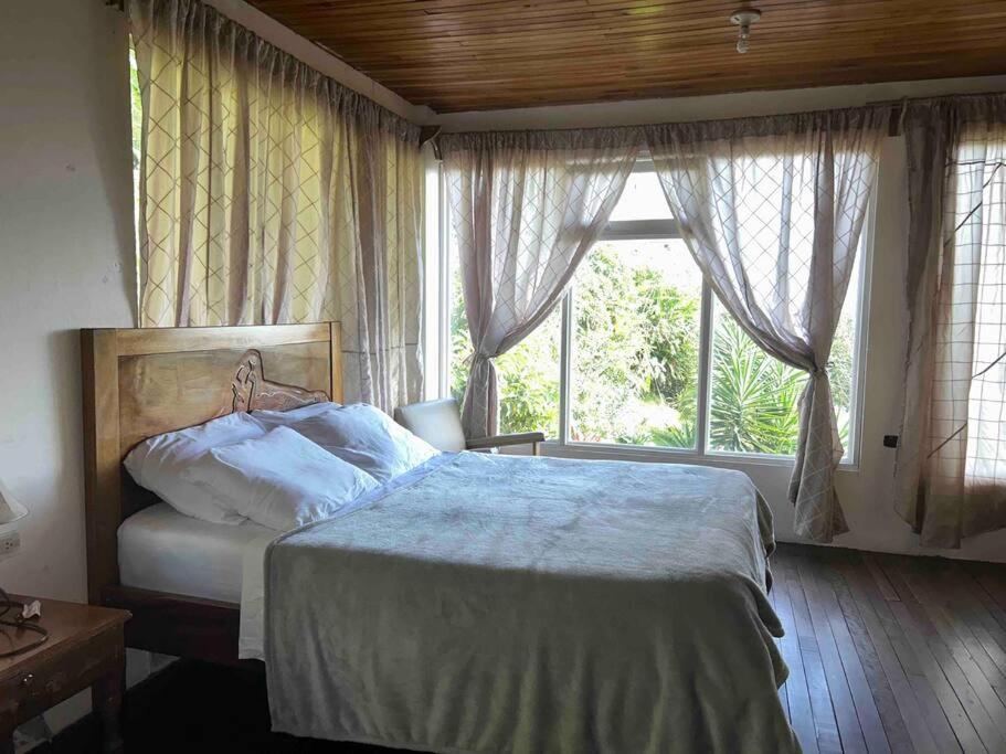 Casa Aserrí - Costa Rican House, scenic views & good rest