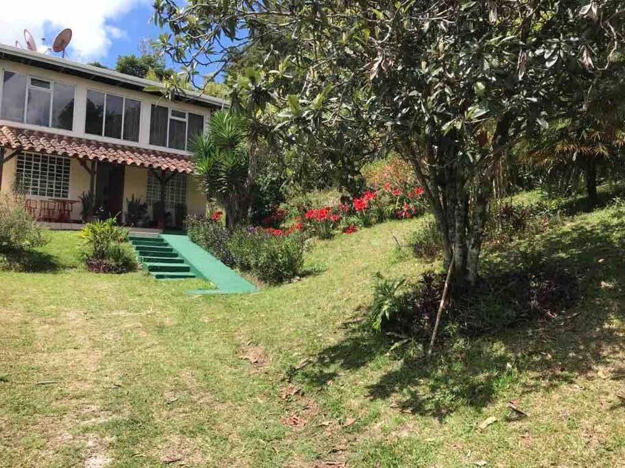 Casa Aserrí - Costa Rican House, scenic views & good rest