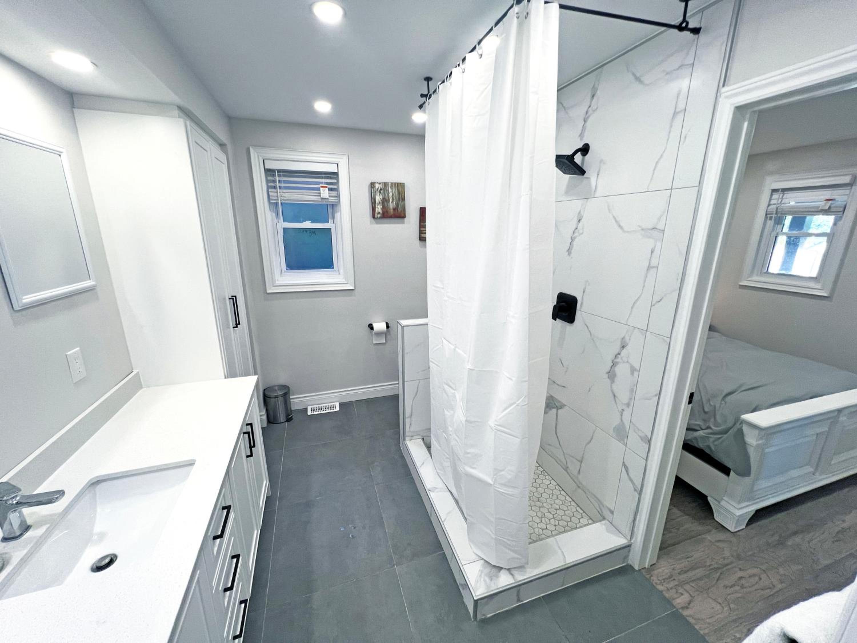 Luxe Home Near Limeridge - Sleeps 11 - Pool