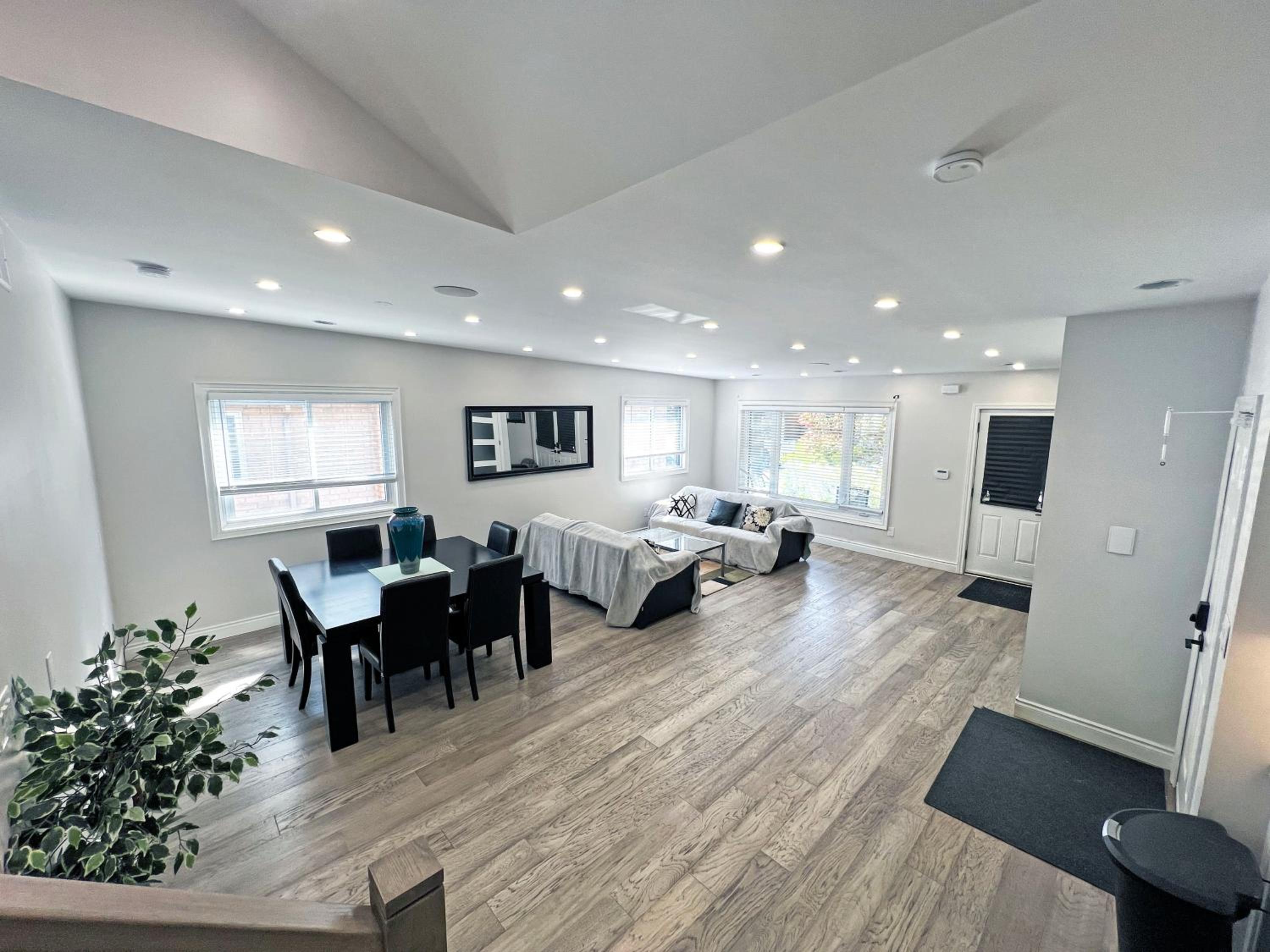 Luxe Home Near Limeridge - Sleeps 11 - Pool