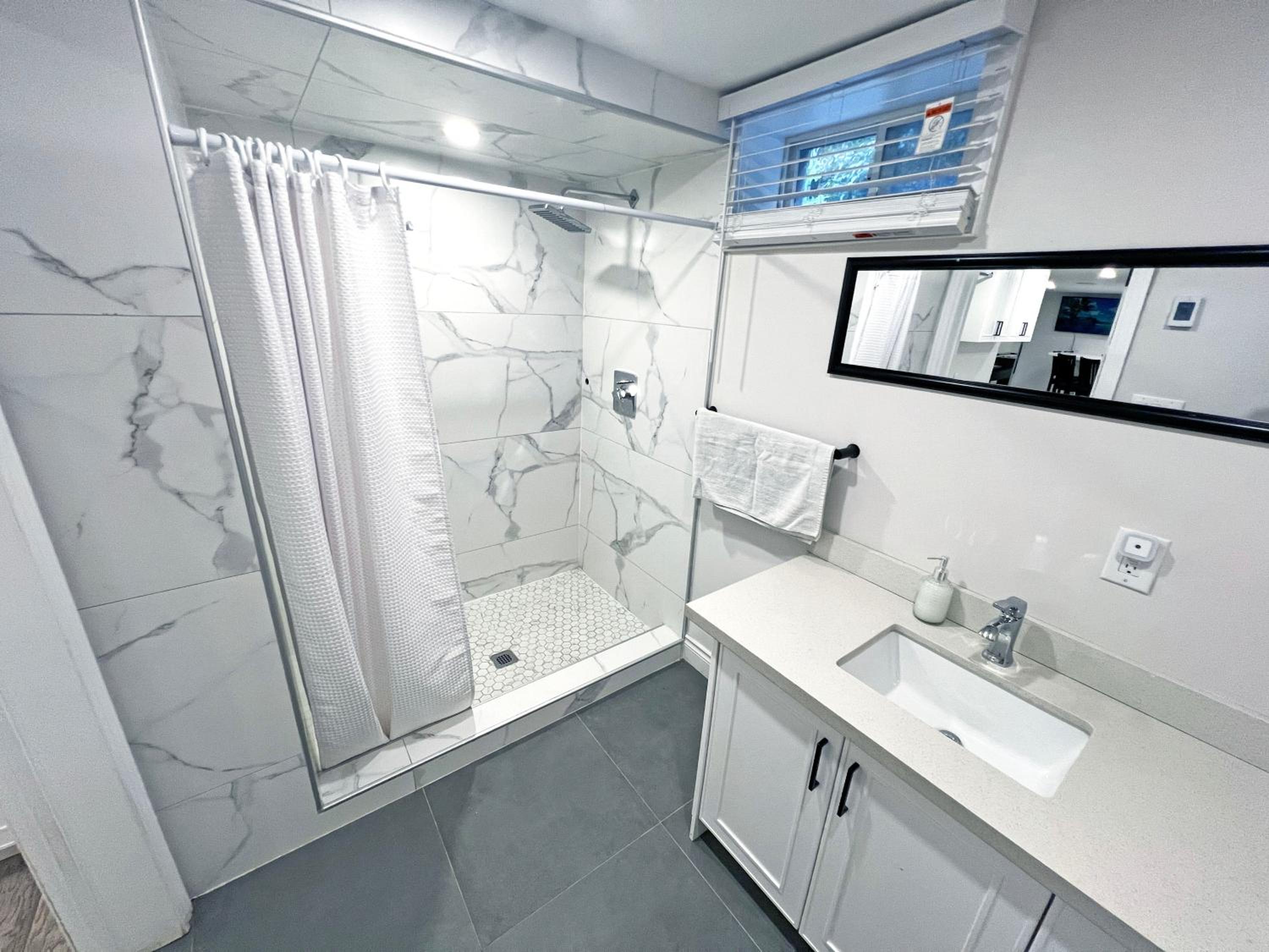 Luxe Home Near Limeridge - Sleeps 11 - Pool