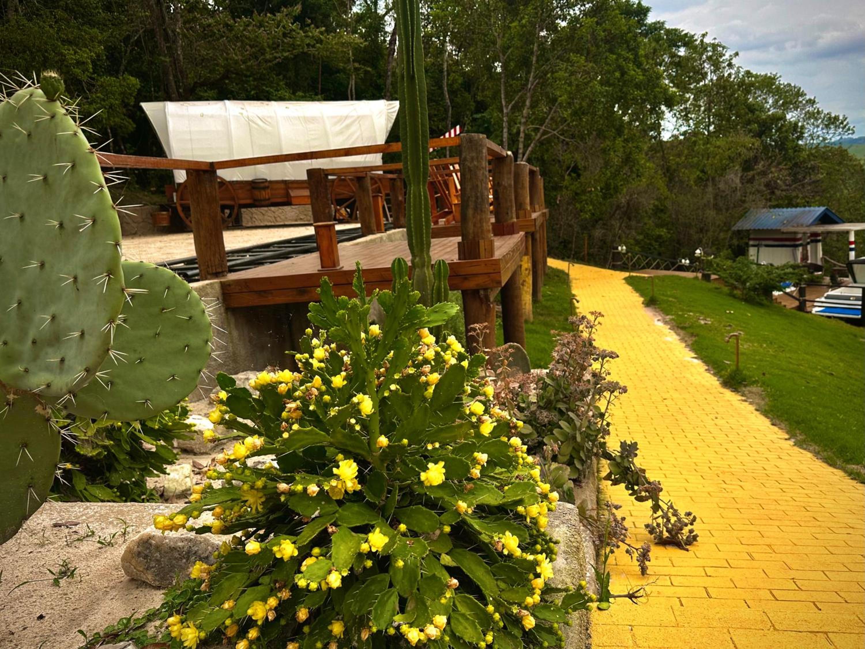 Carroça Colorado, Vila Mágica