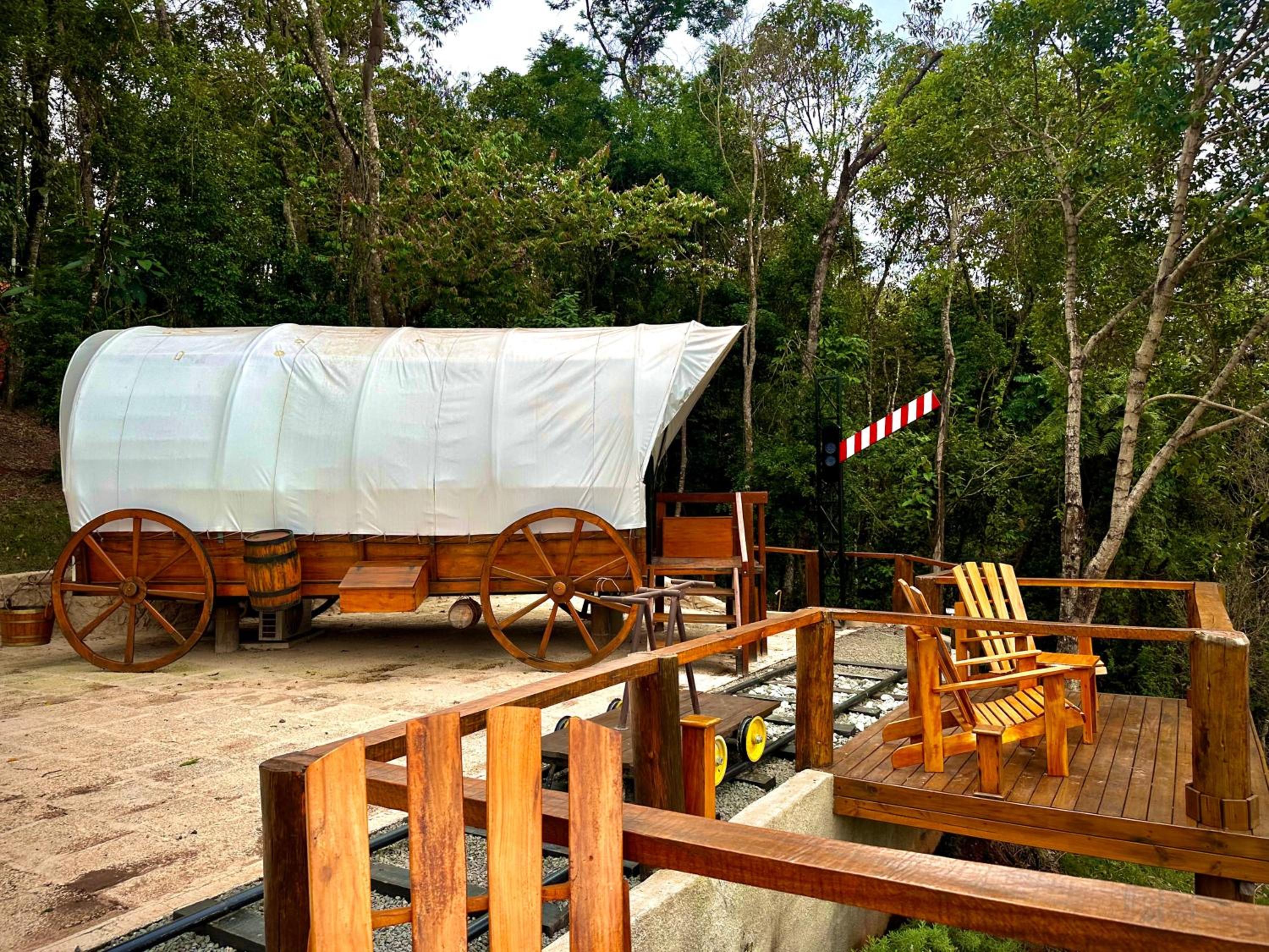 Carroça Colorado, Vila Mágica