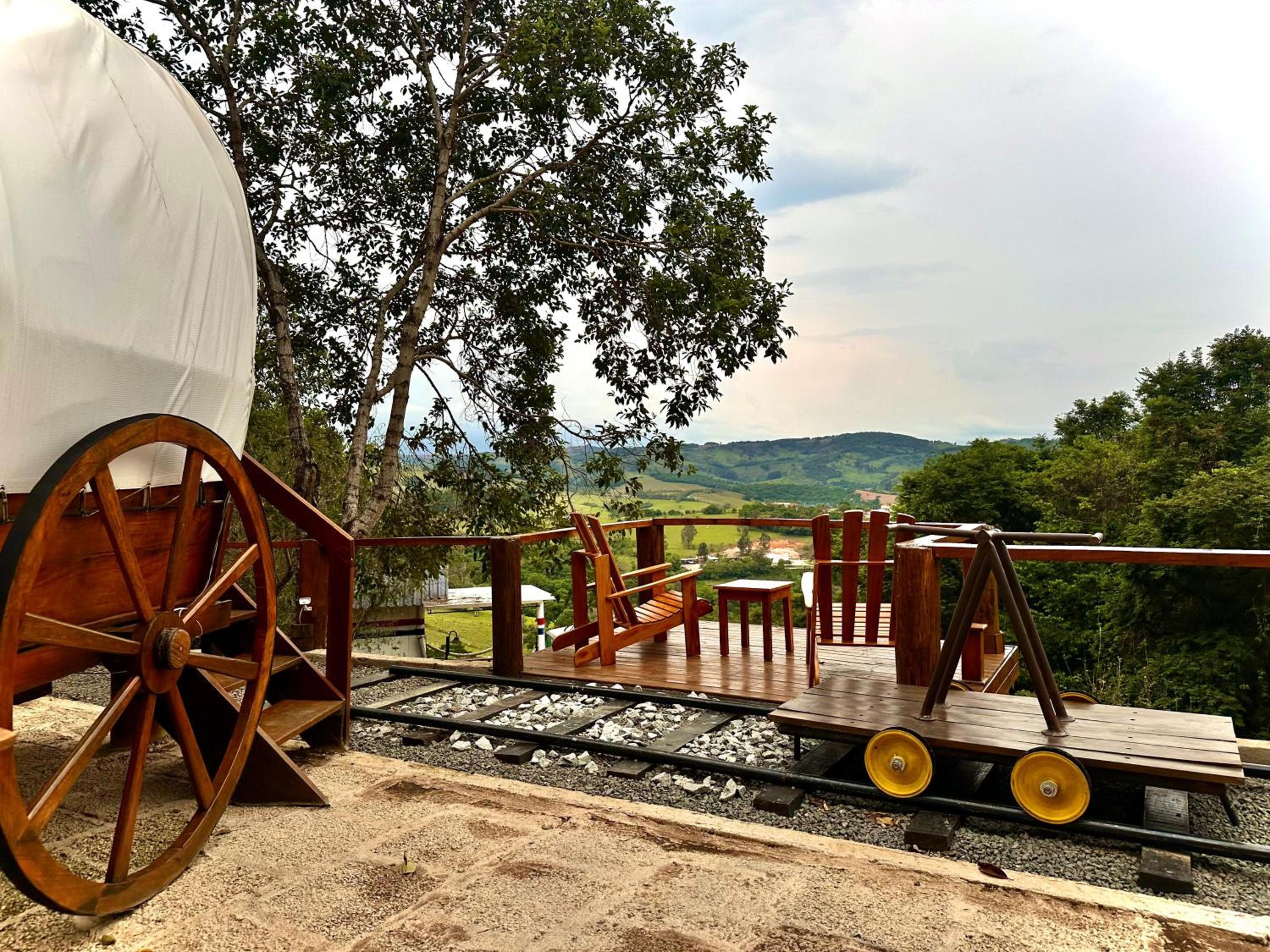 Carroça Colorado, Vila Mágica