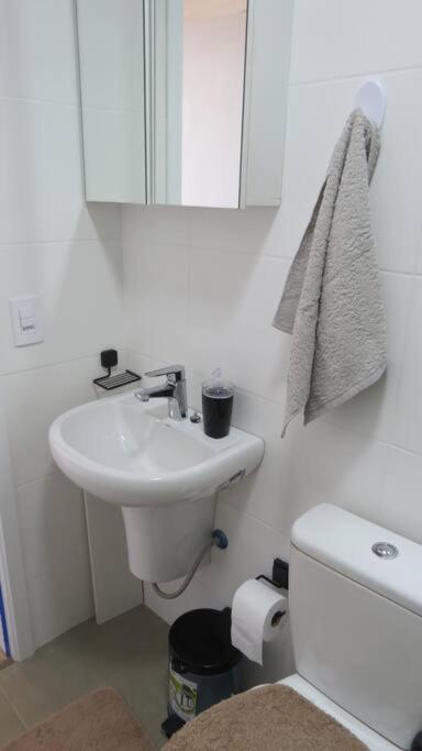 Apto todo novo e bem localizado!