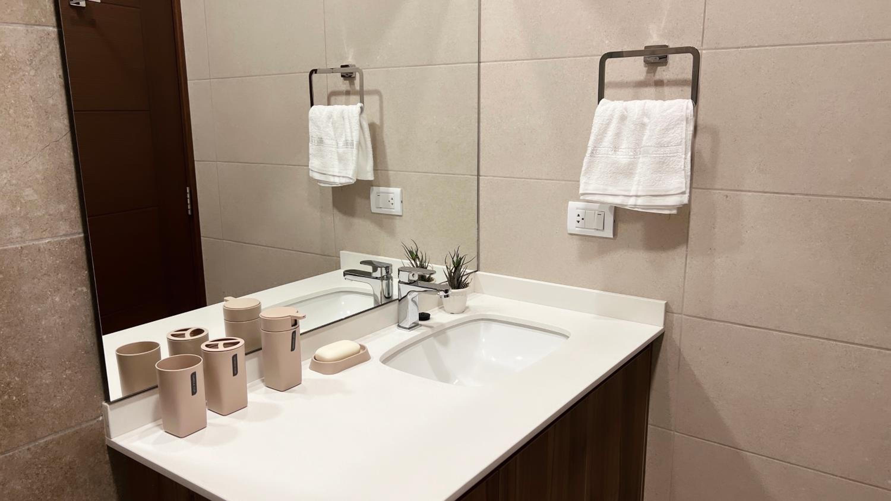 Apartamento de Lujo a Pasos de la Av. América
