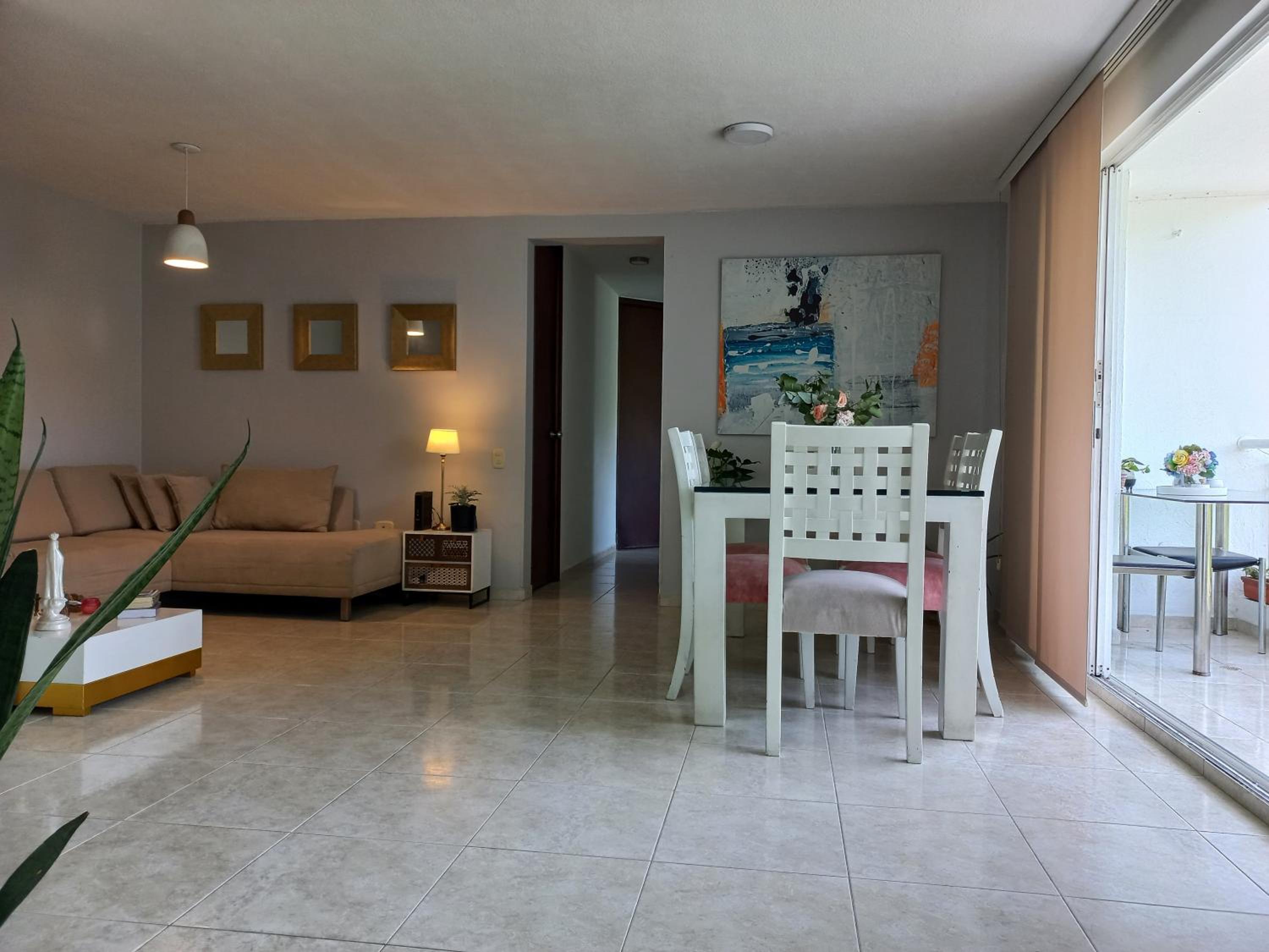 Moderna y confortable habitación en apartamento compartido