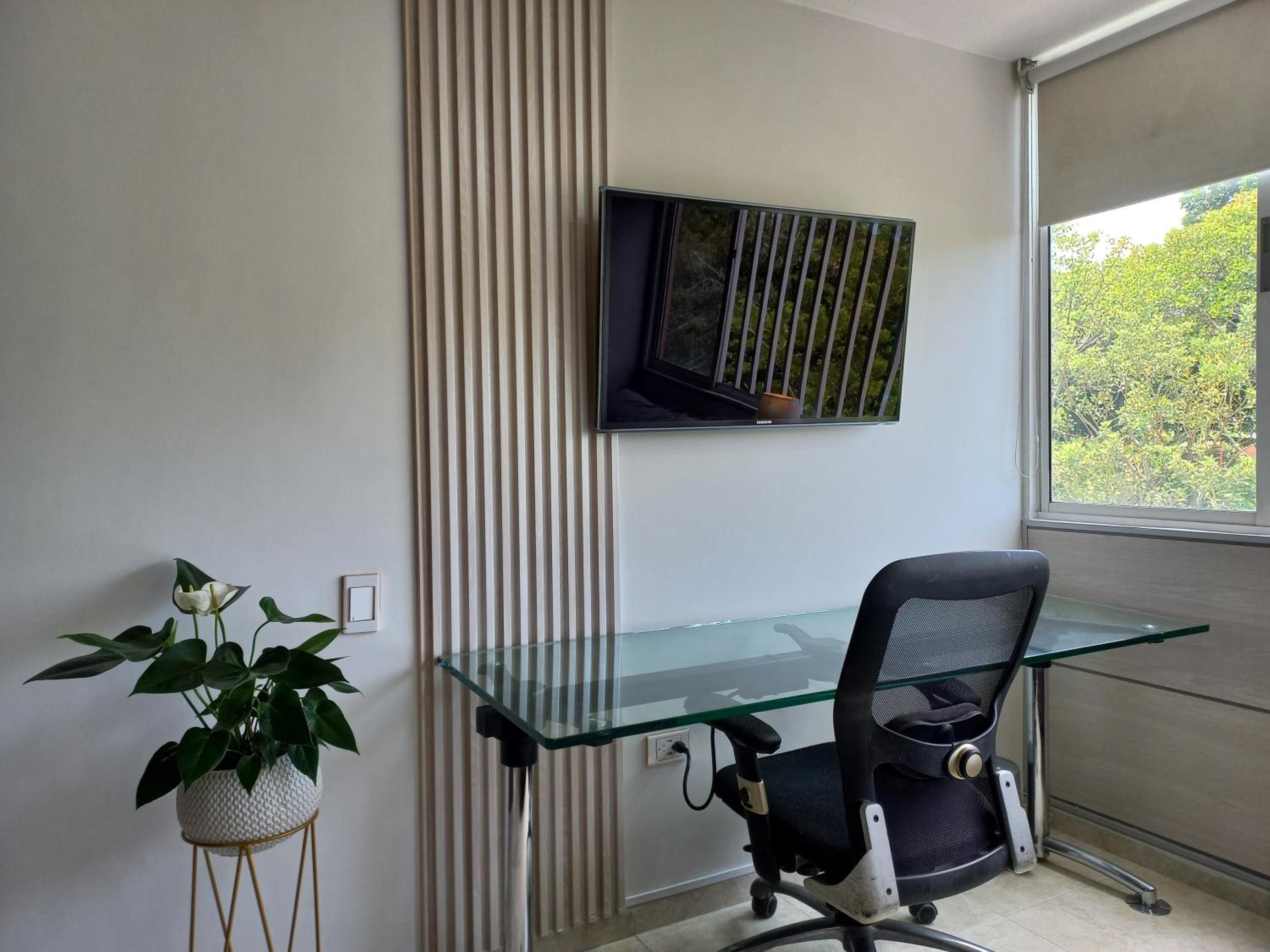 Moderna y confortable habitación en apartamento compartido