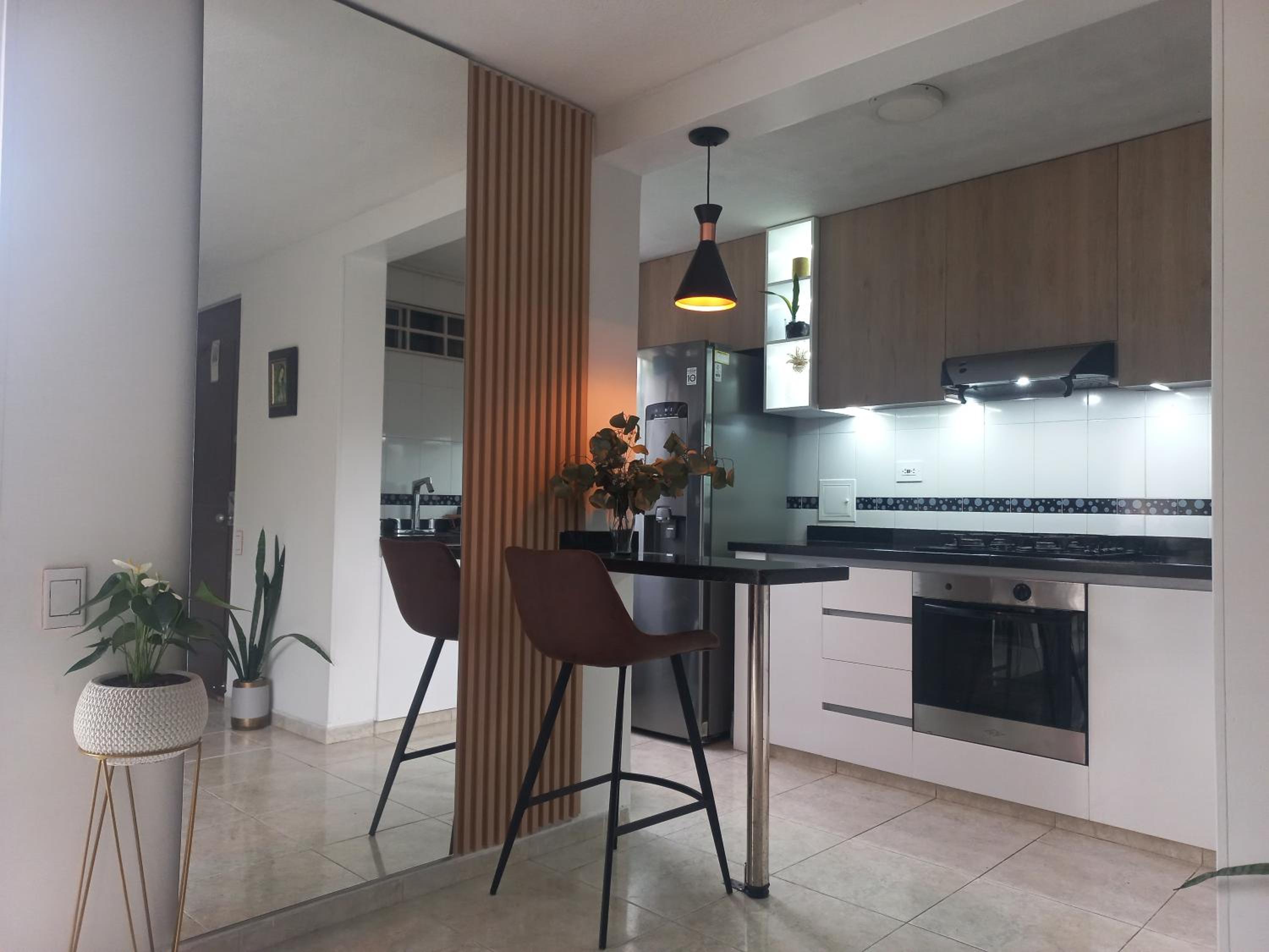 Moderna y confortable habitación en apartamento compartido