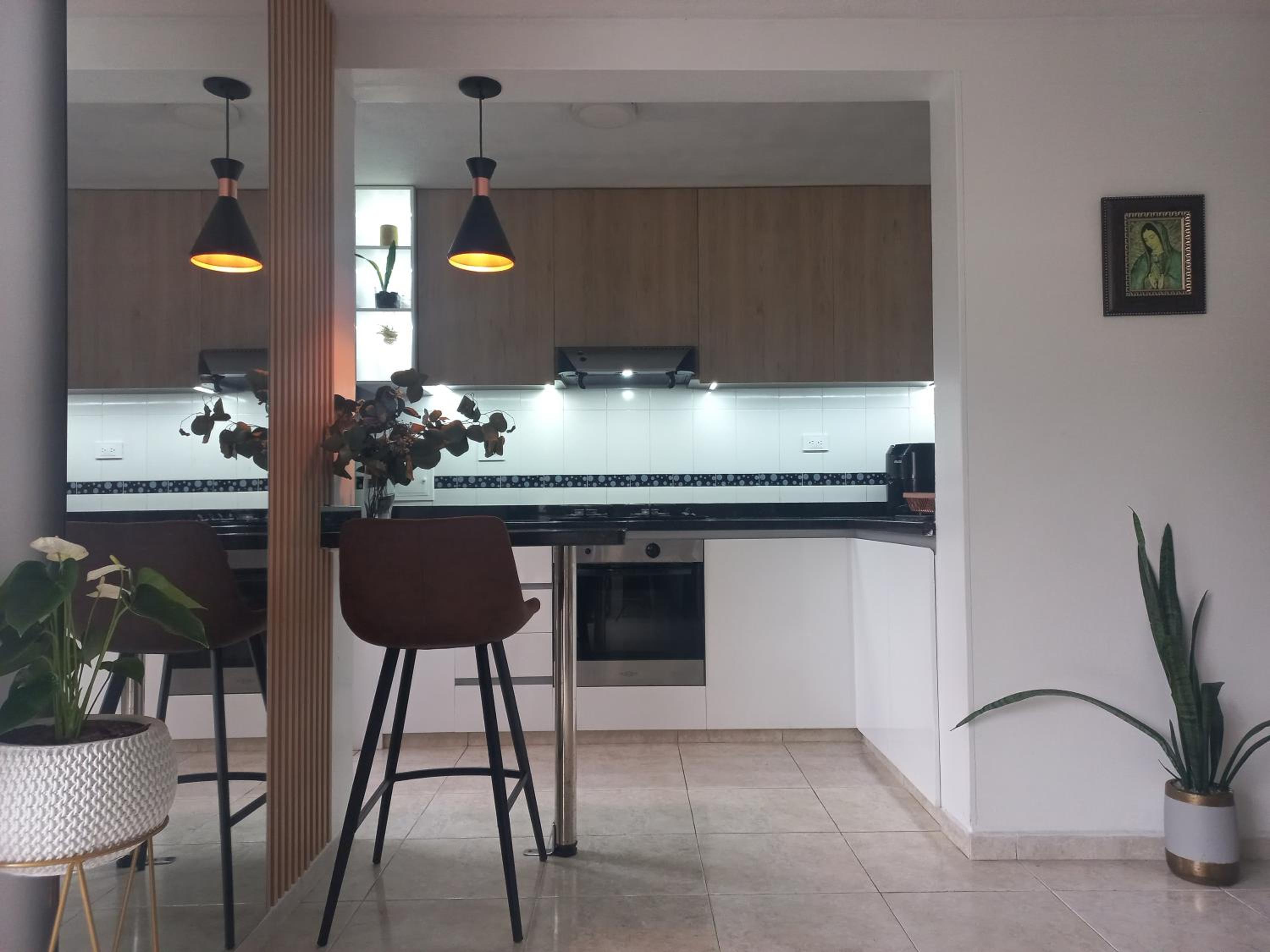 Moderna y confortable habitación en apartamento compartido