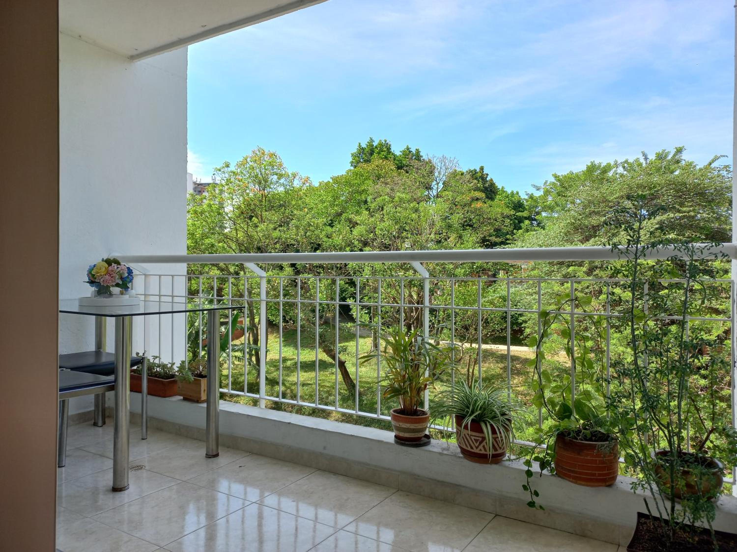 Moderna y confortable habitación en apartamento compartido