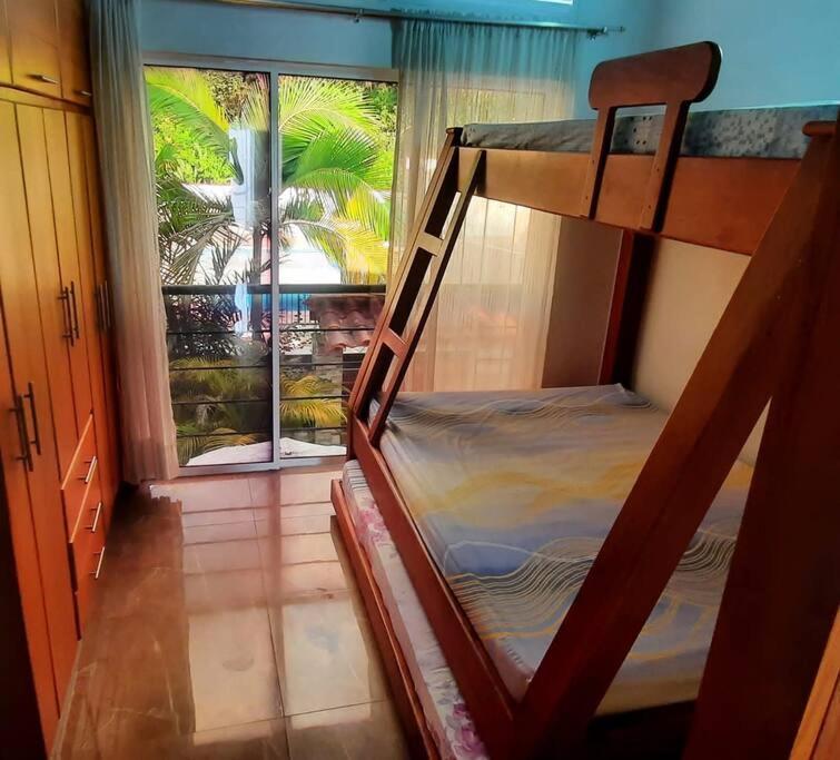 Sol, piscina y jacuzzi privados.