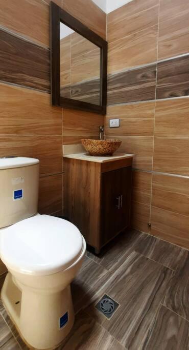 Sol, piscina y jacuzzi privados.