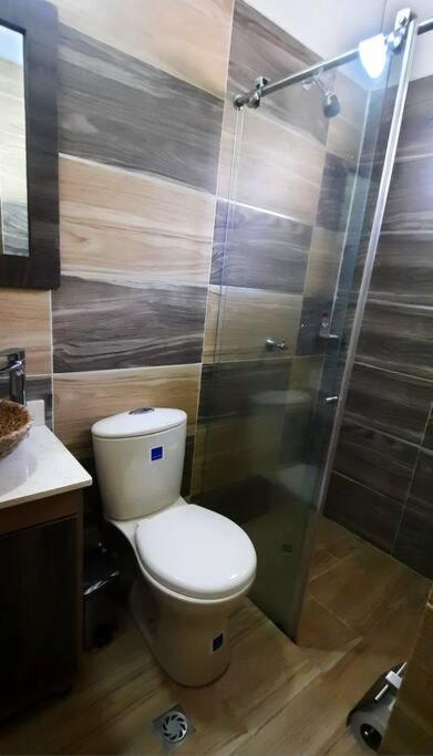 Sol, piscina y jacuzzi privados.