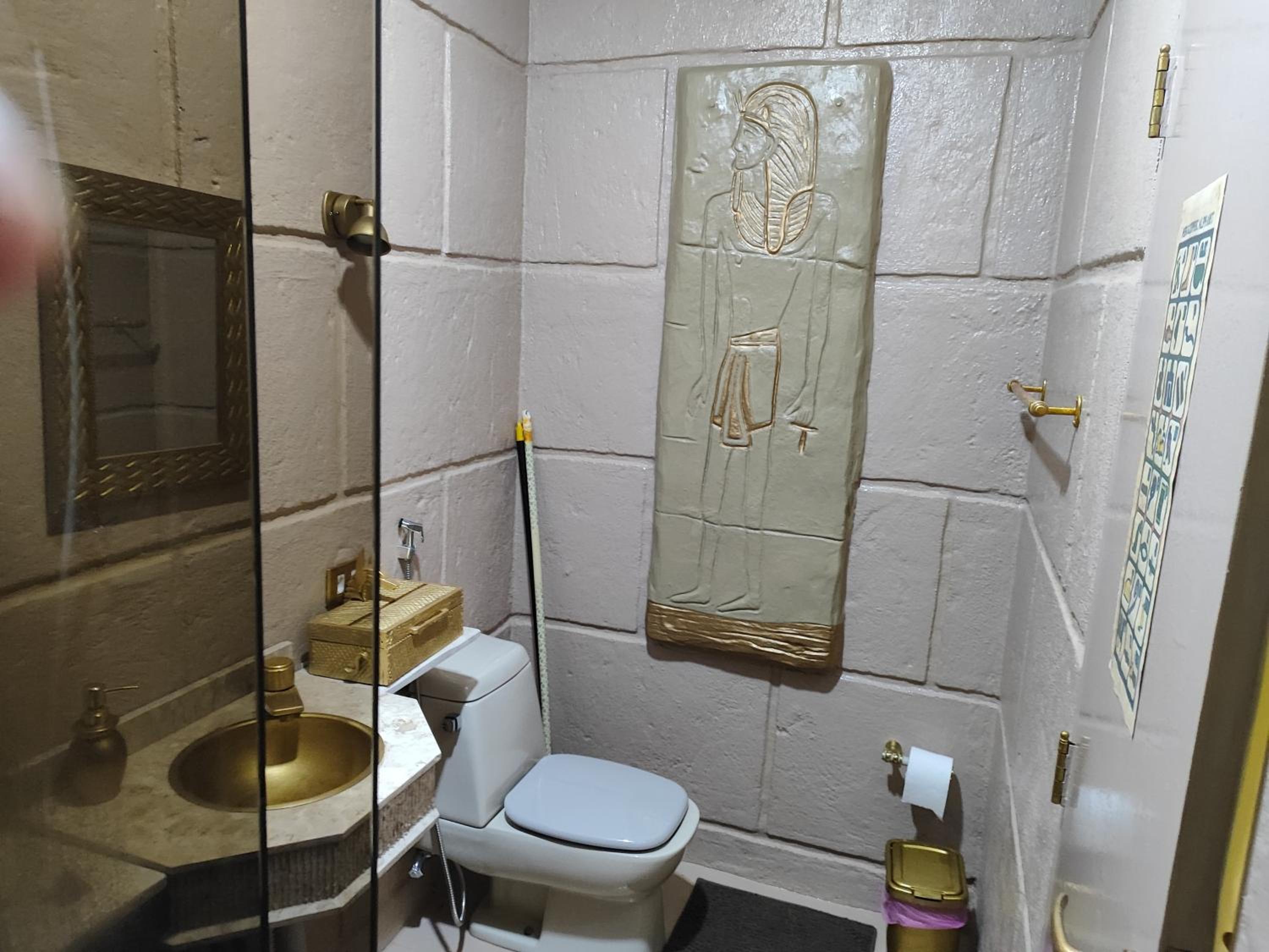 Pirâmide Quéops, Vila Mágica