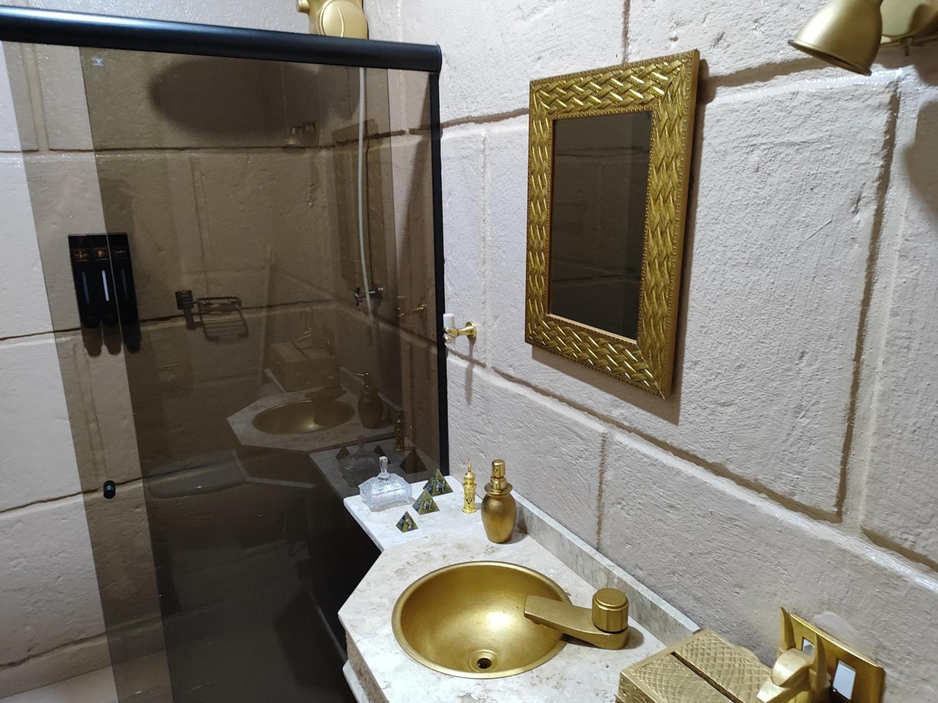 Pirâmide Quéops, Vila Mágica