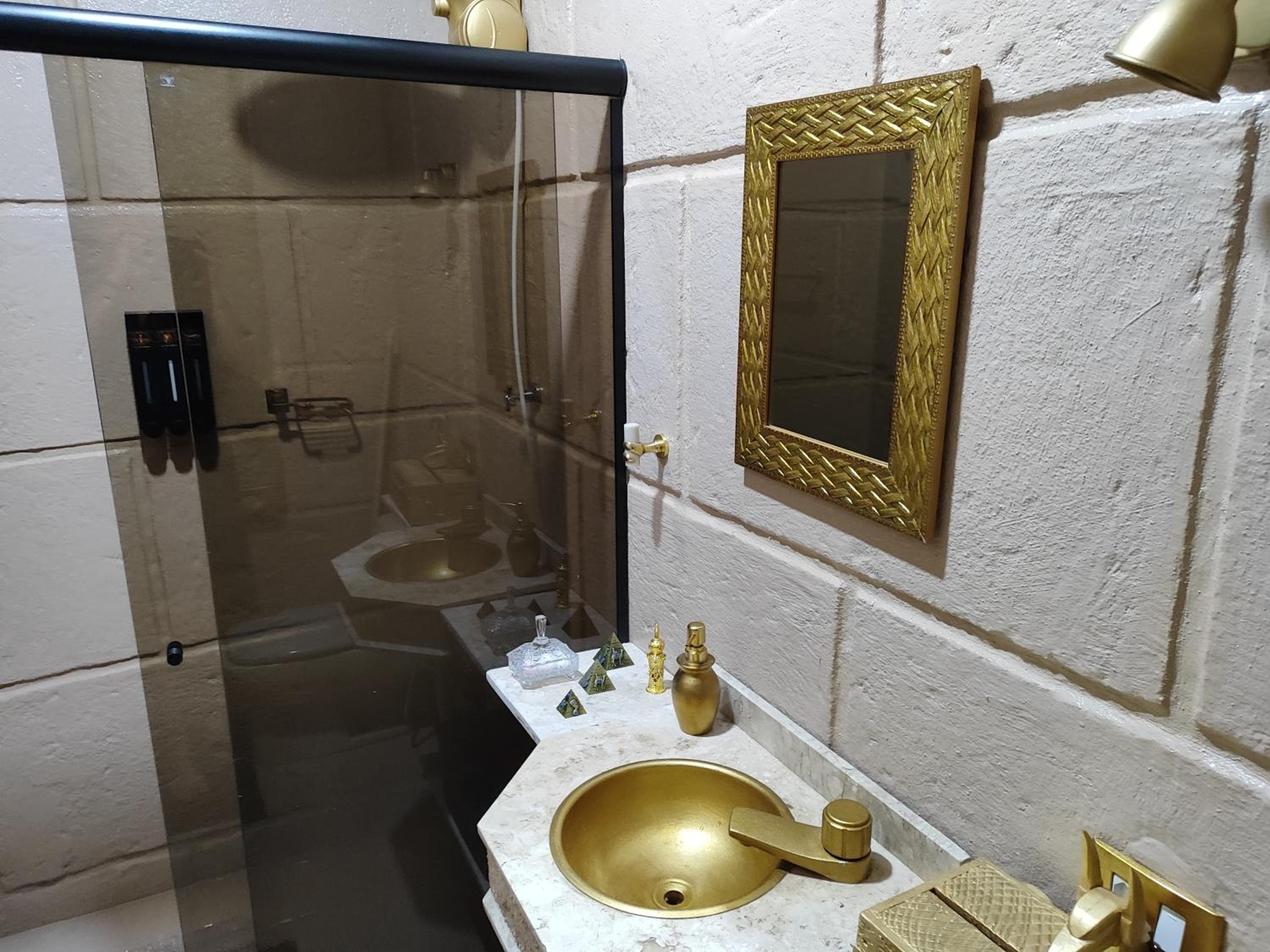 Pirâmide Quéops, Vila Mágica
