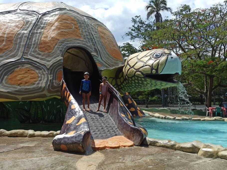 Piscina-jacuzzi-calma-comodidad-Villa Old Havana