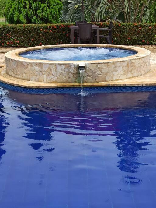 Piscina-jacuzzi-calma-comodidad-Villa Old Havana