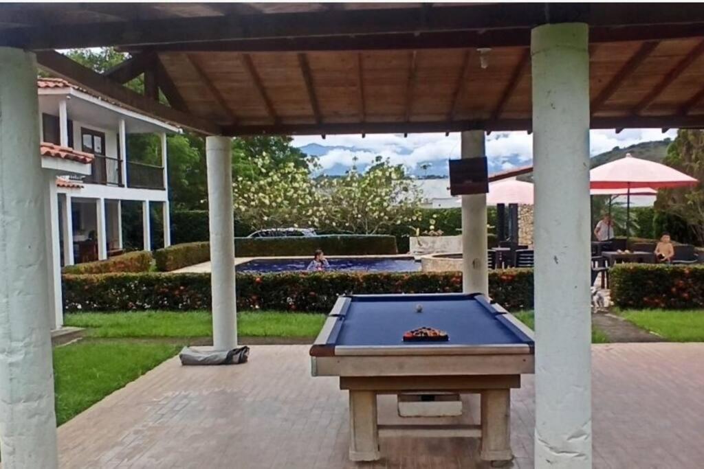 Piscina-jacuzzi-calma-comodidad-Villa Old Havana