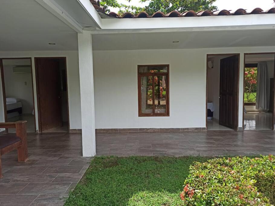 Piscina-jacuzzi-calma-comodidad-Villa Old Havana
