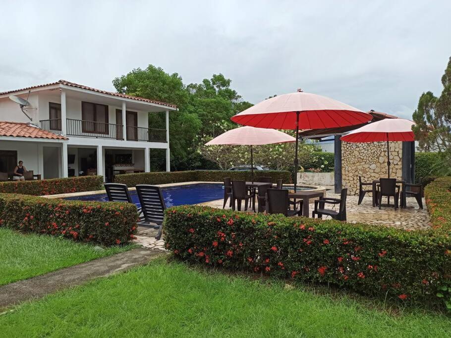 Piscina-jacuzzi-calma-comodidad-Villa Old Havana